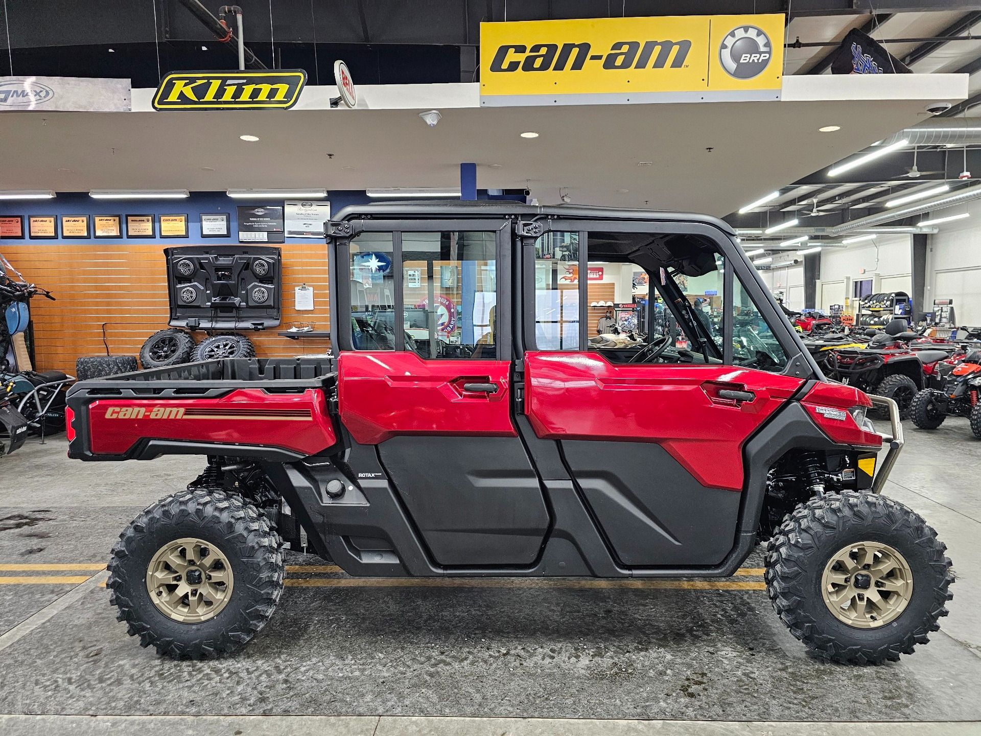 2024 Can-Am Defender MAX Limited in Grimes, Iowa - Photo 1