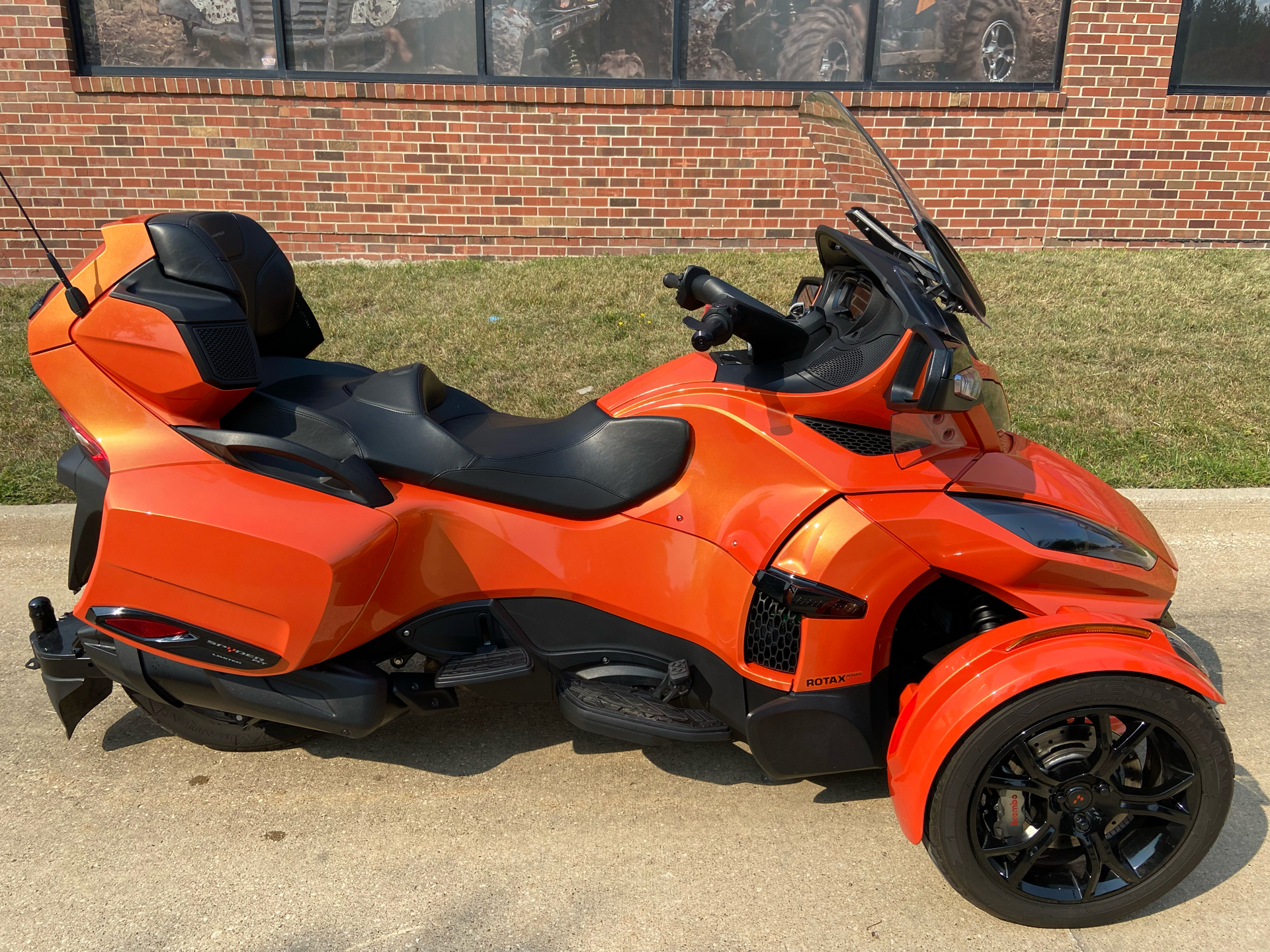 2019 Can-Am Spyder RT Limited in Grimes, Iowa - Photo 1