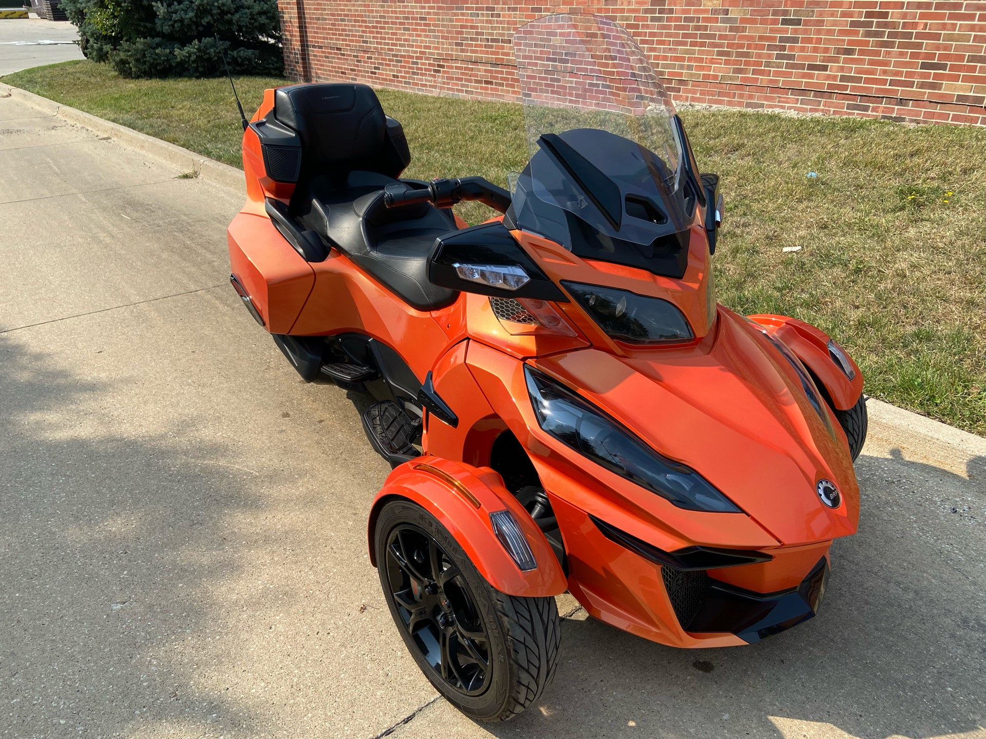 2019 Can-Am Spyder RT Limited in Grimes, Iowa - Photo 2