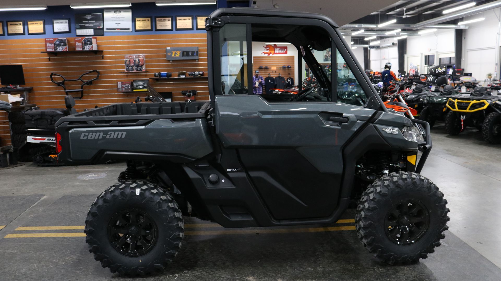 2024 Can-Am Defender Limited in Grimes, Iowa - Photo 1