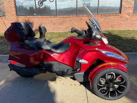 2015 Can-Am Spyder® RT-S SE6 in Grimes, Iowa - Photo 1