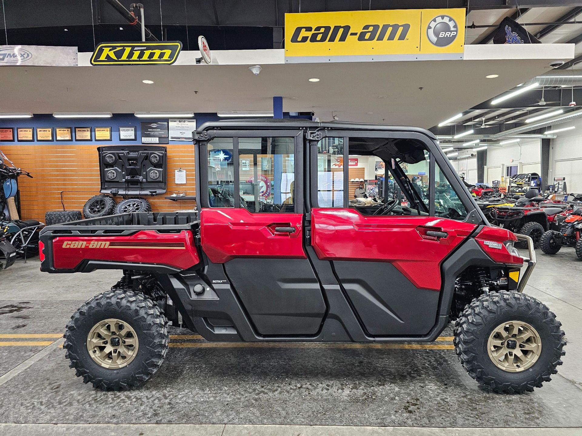 2024 Can-Am Defender MAX Limited in Ames, Iowa - Photo 1