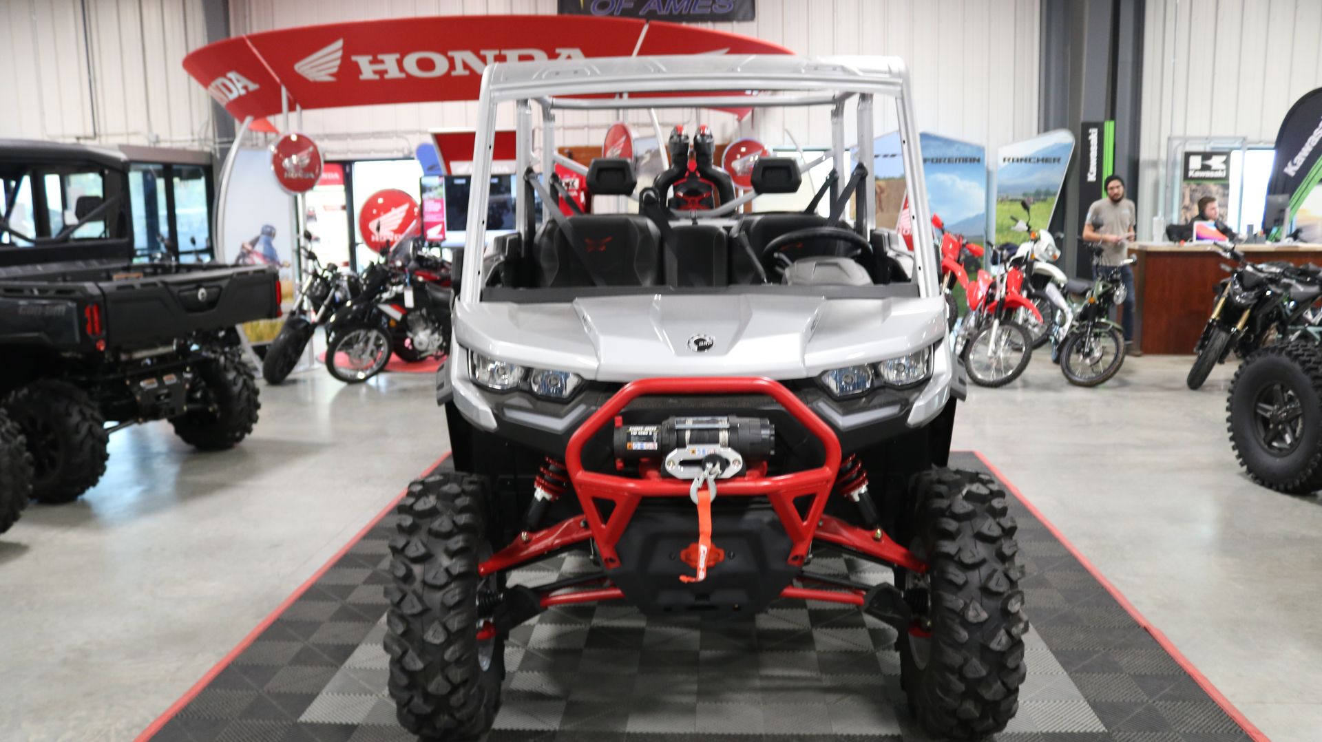 2024 Can-Am Defender MAX X MR With Half Doors HD10 in Ames, Iowa - Photo 3