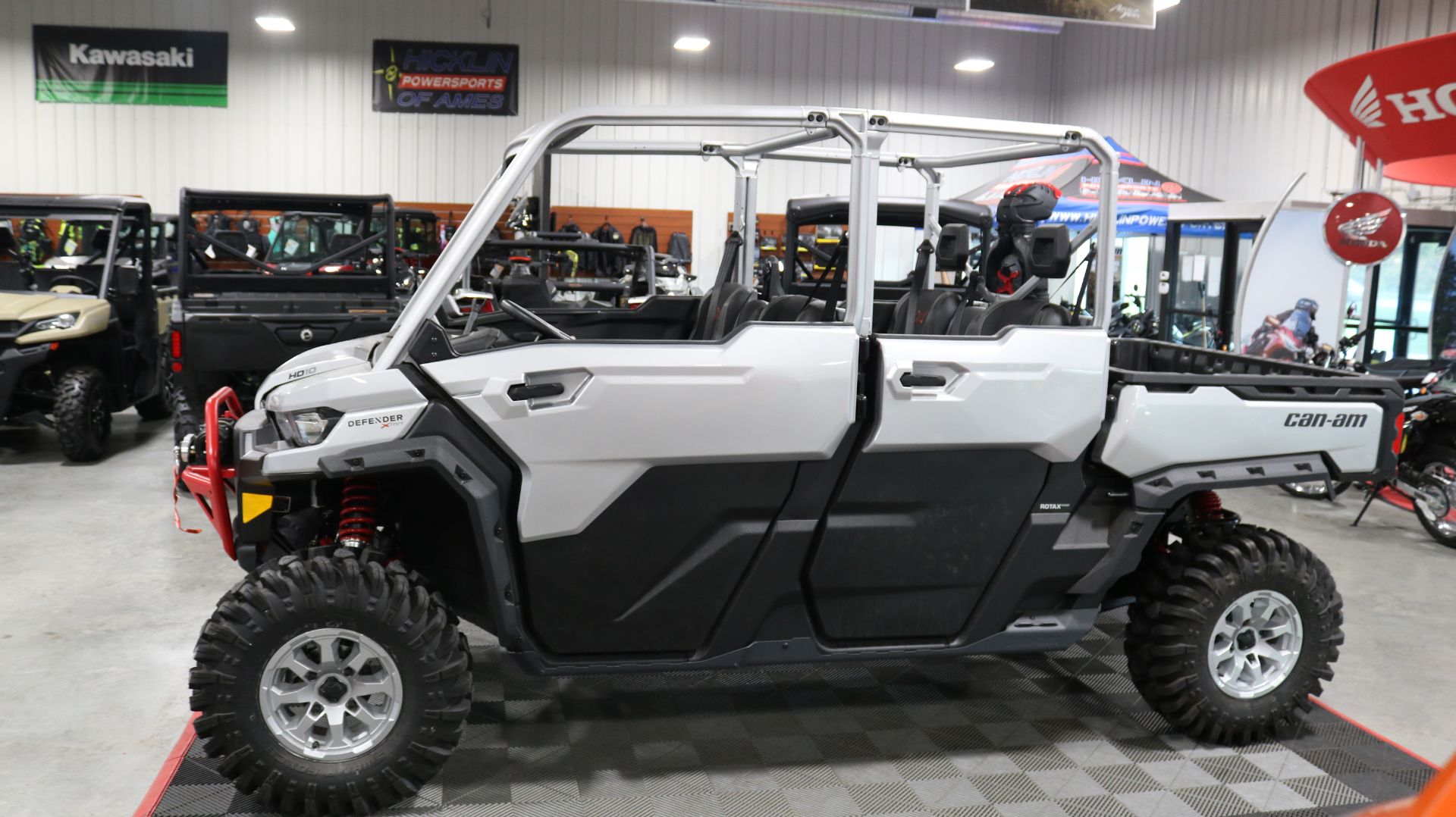 2024 Can-Am Defender MAX X MR With Half Doors HD10 in Ames, Iowa - Photo 5