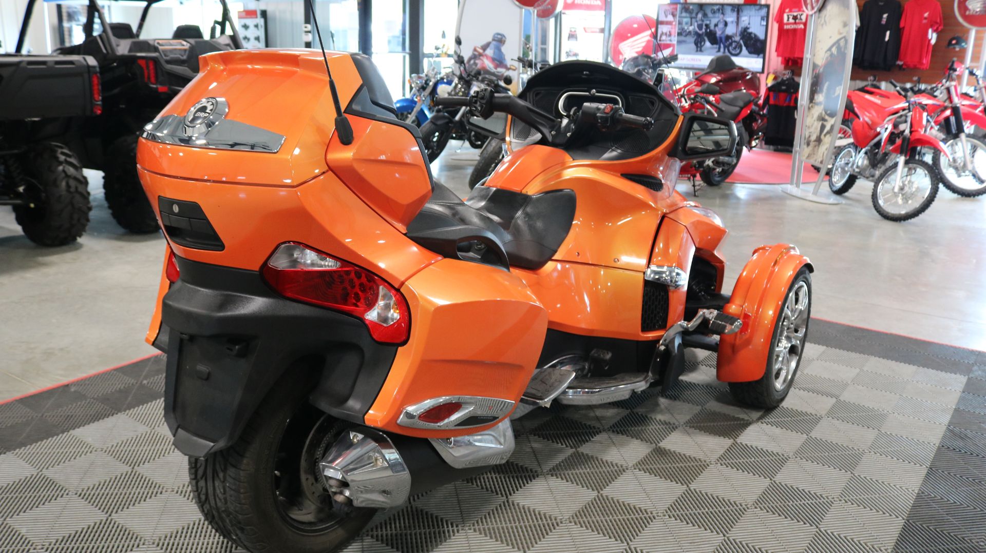 2019 Can-Am Spyder RT Limited in Ames, Iowa - Photo 11