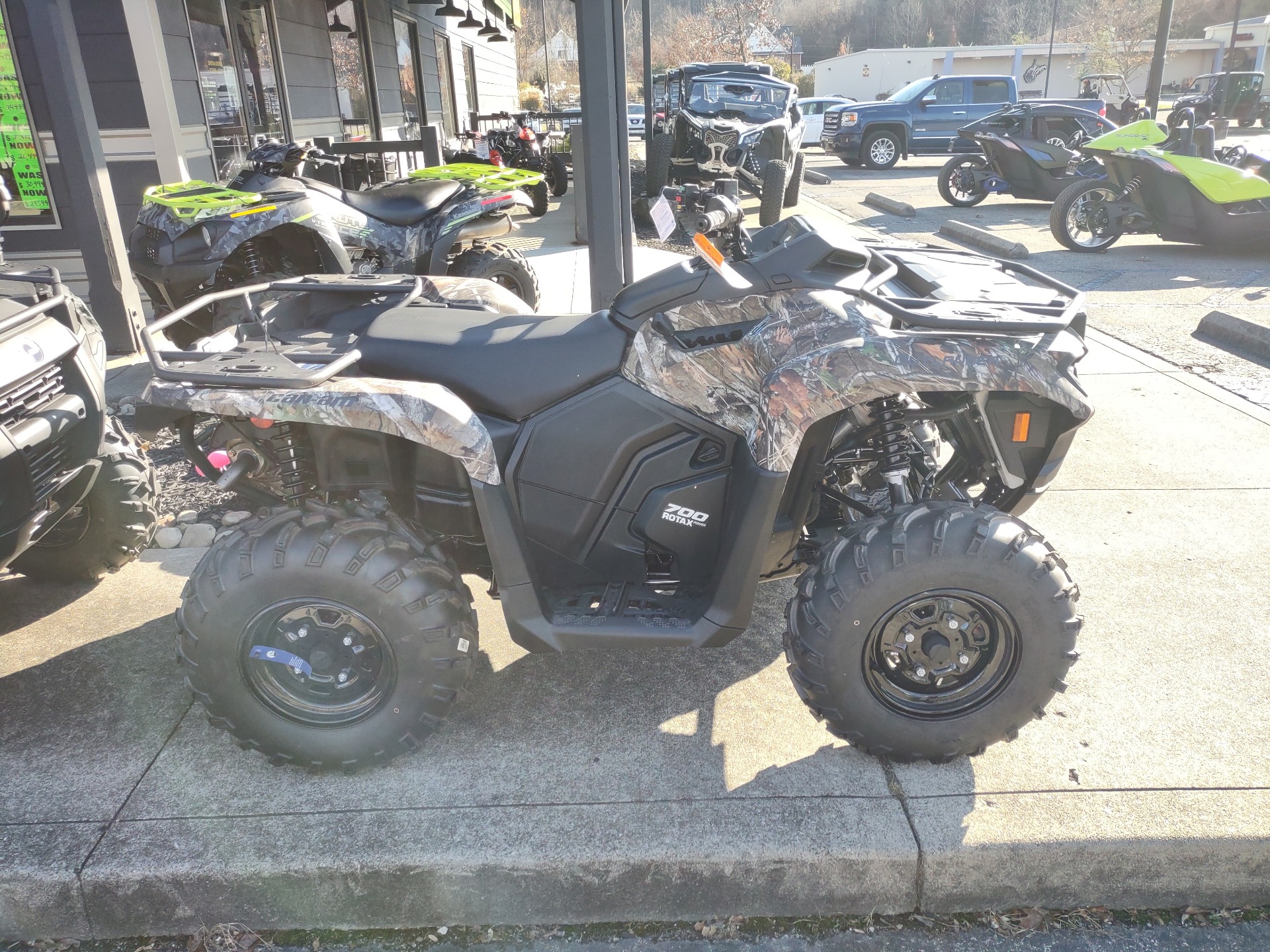 2023 Can-Am Outlander DPS 700 in Barboursville, West Virginia - Photo 2