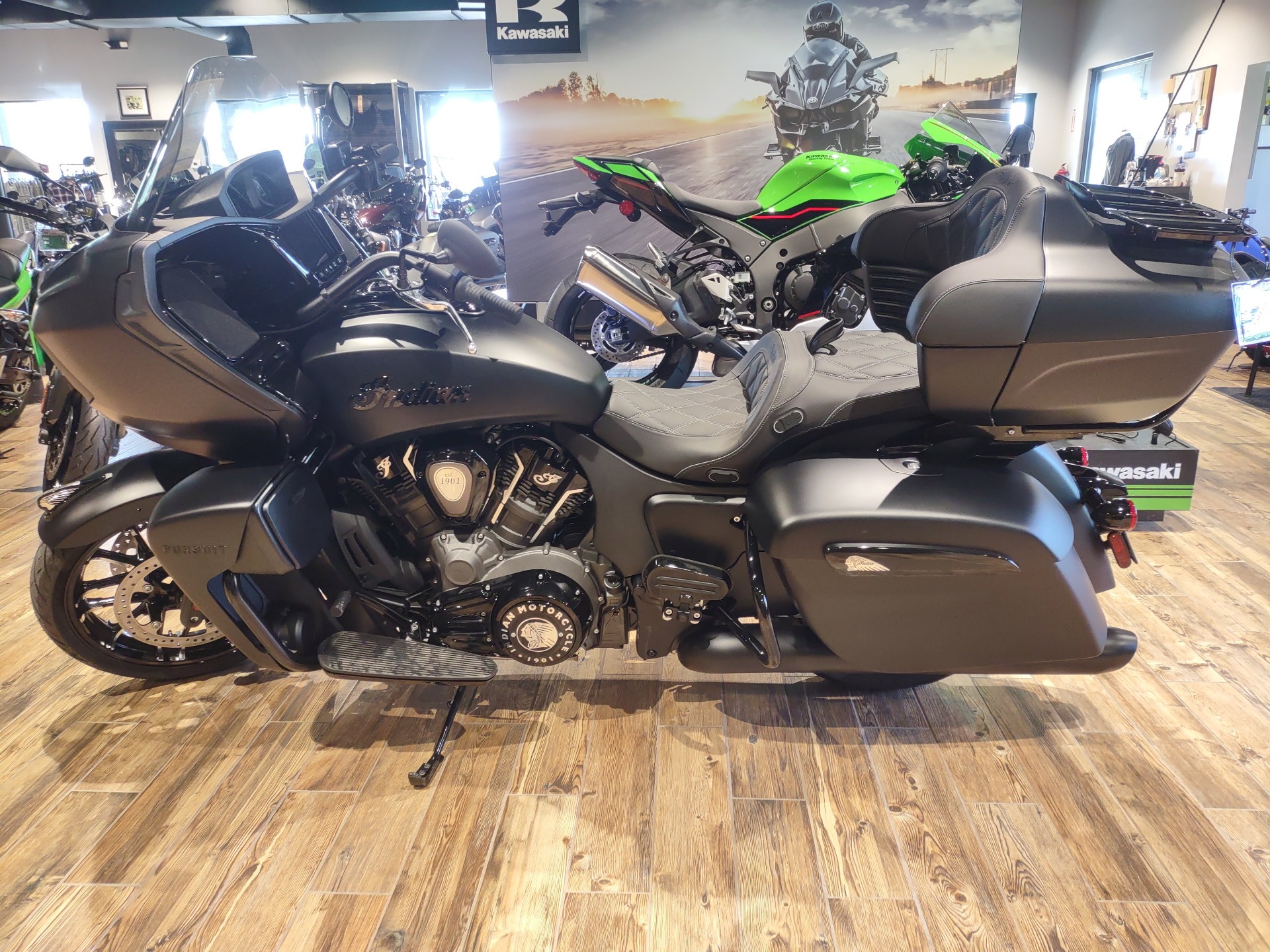 2023 Indian Motorcycle Pursuit® Dark Horse® with Premium Package in Barboursville, West Virginia - Photo 6