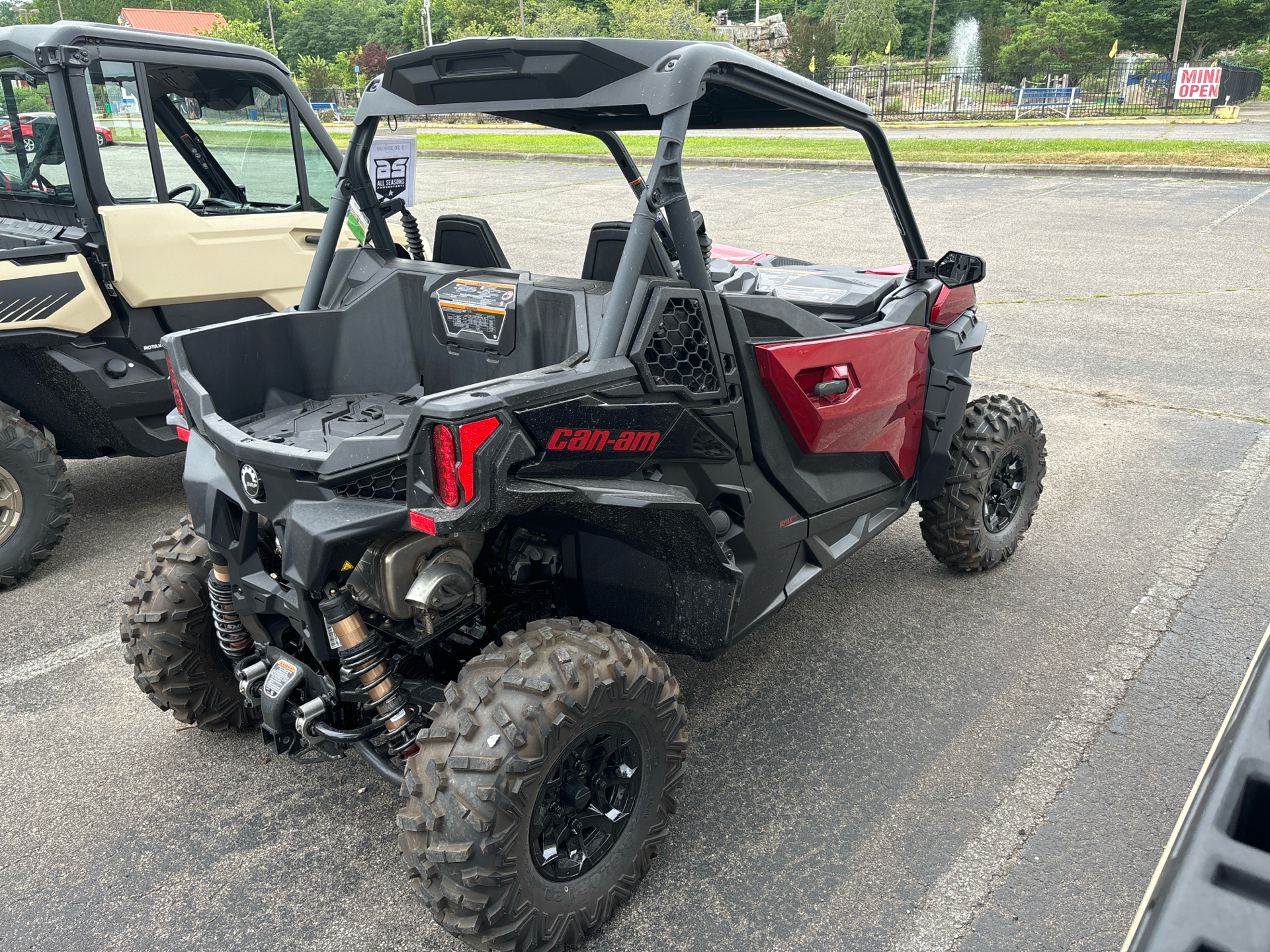 2024 Can-Am Maverick Sport DPS in Barboursville, West Virginia - Photo 5