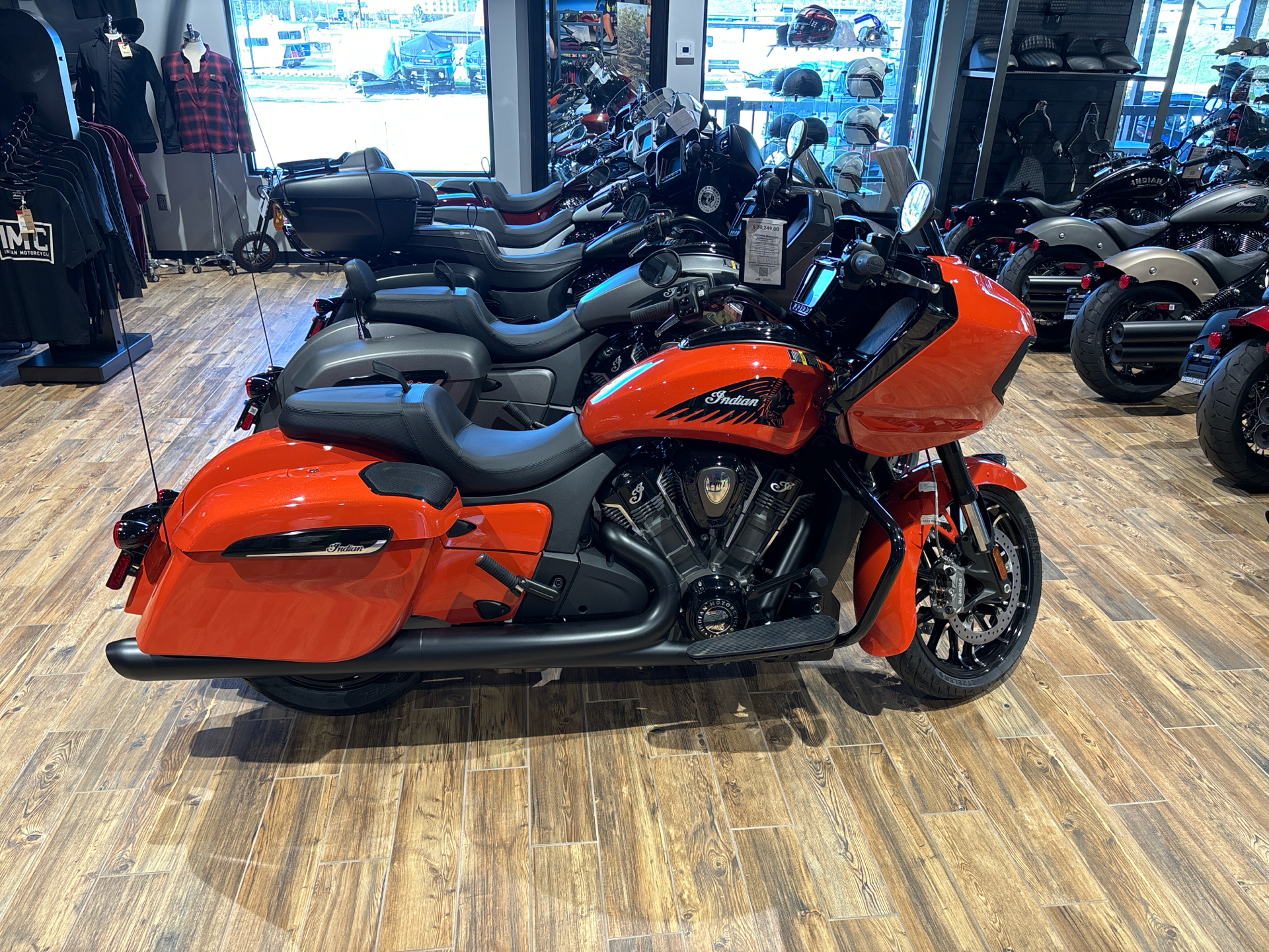 2024 Indian Motorcycle Challenger® Dark Horse® Icon with PowerBand Audio Package in Barboursville, West Virginia - Photo 2