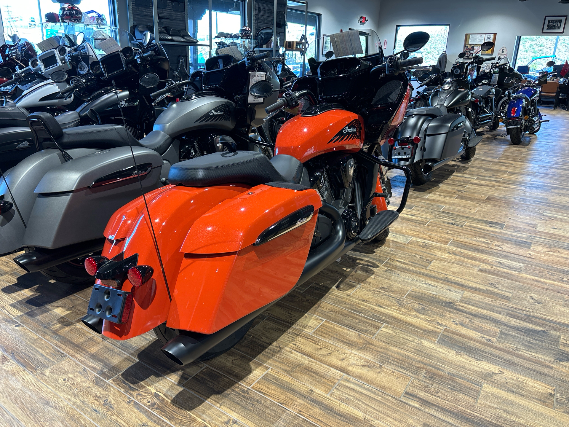 2024 Indian Motorcycle Challenger® Dark Horse® Icon with PowerBand Audio Package in Barboursville, West Virginia - Photo 3