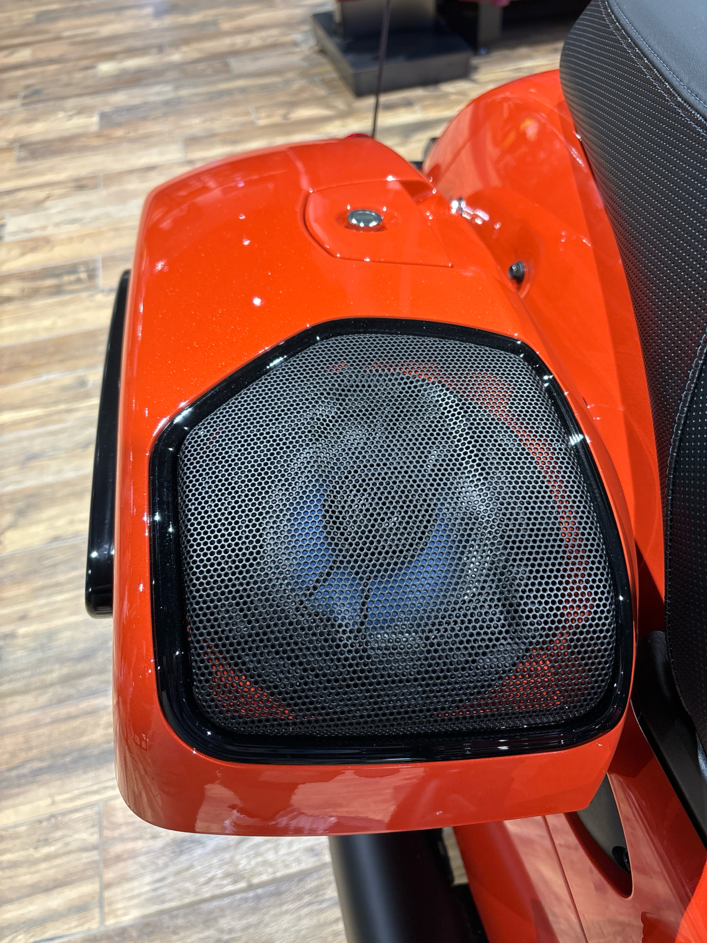 2024 Indian Motorcycle Challenger® Dark Horse® Icon with PowerBand Audio Package in Barboursville, West Virginia - Photo 6