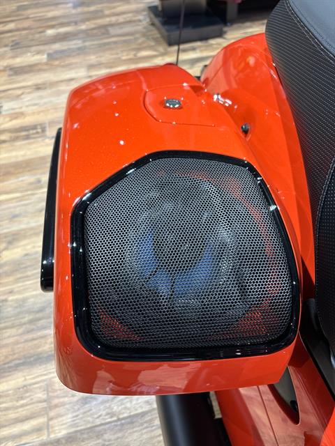 2024 Indian Motorcycle Challenger® Dark Horse® Icon with PowerBand Audio Package in Barboursville, West Virginia - Photo 6