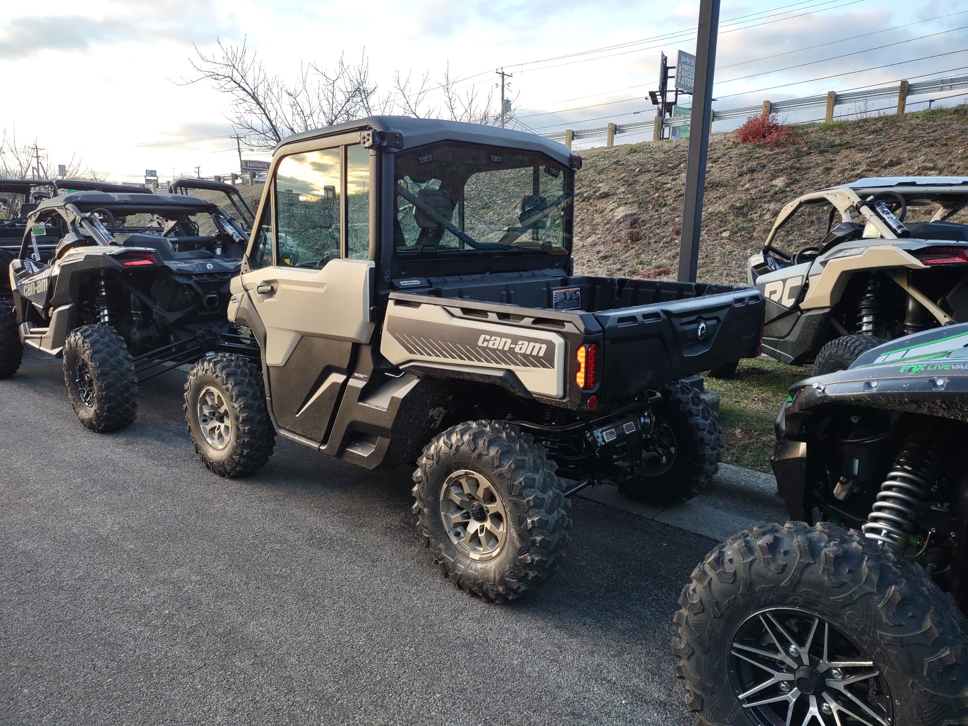 2024 Can-Am Defender Limited HD10 in Barboursville, West Virginia - Photo 2