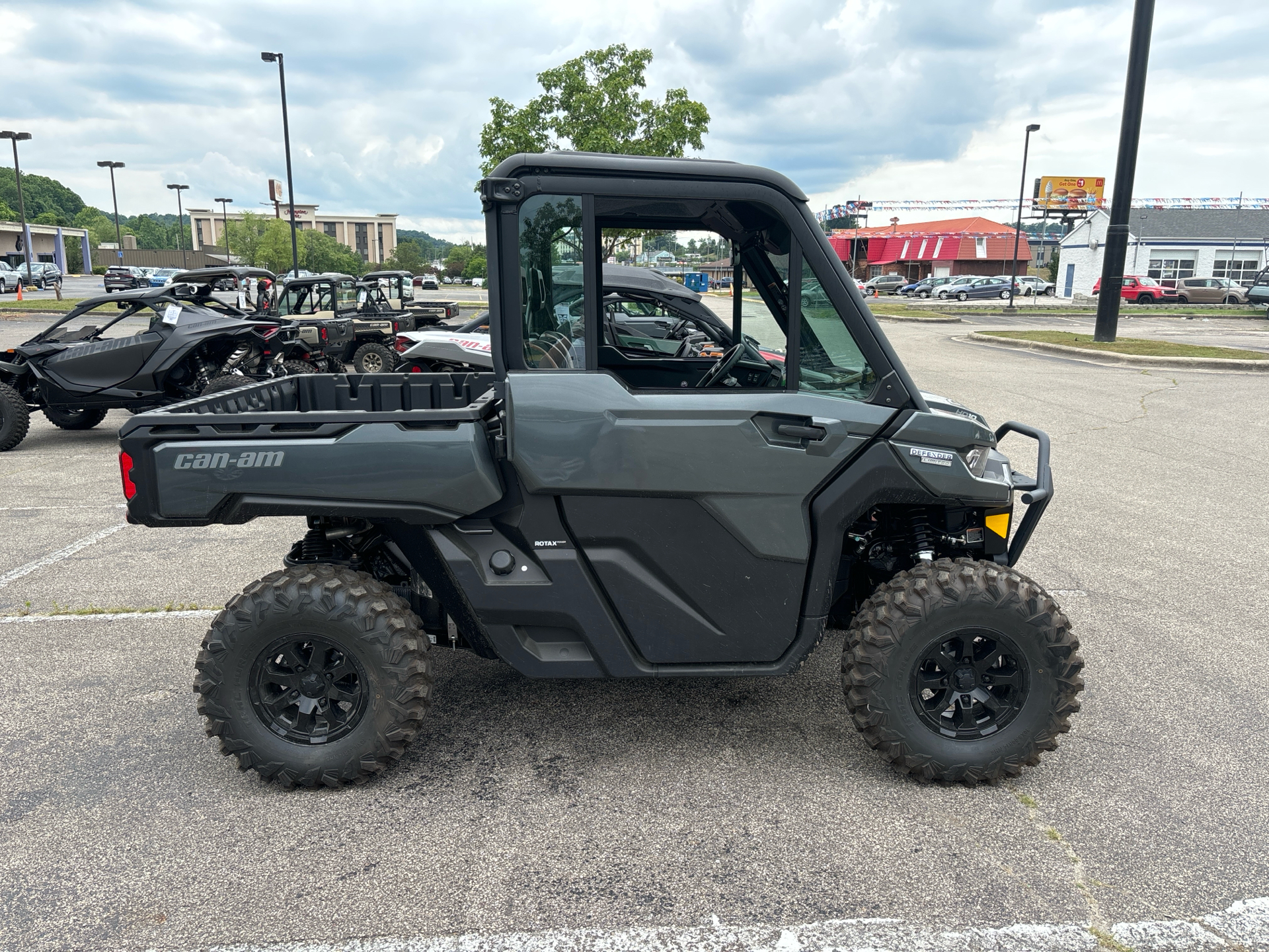 2024 Can-Am Defender Limited in Barboursville, West Virginia - Photo 4