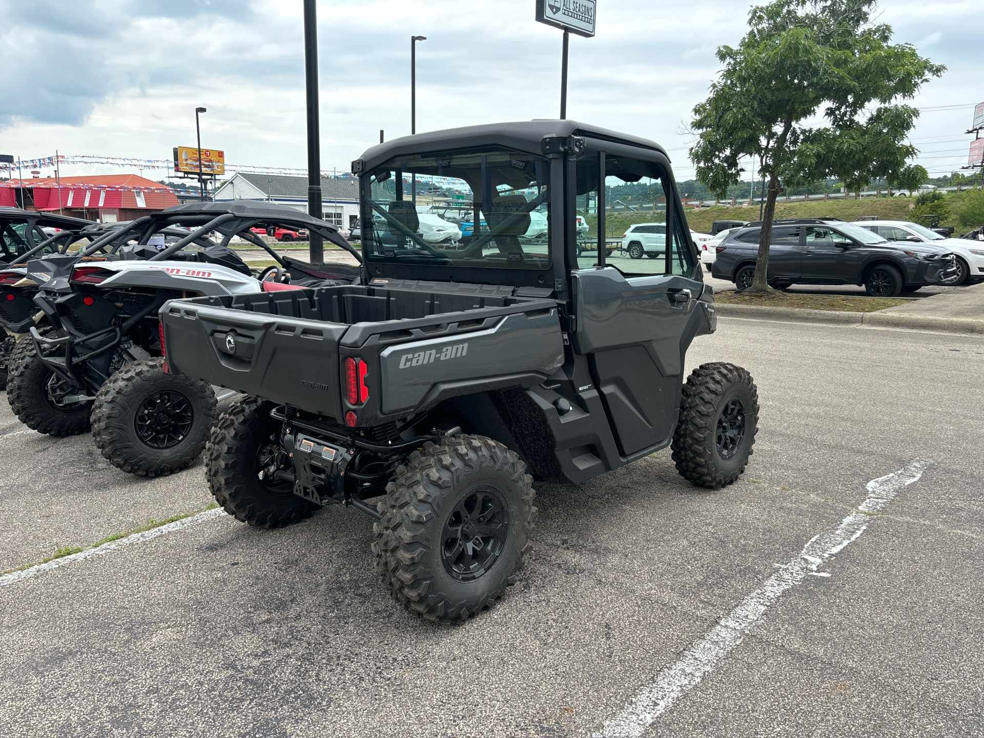 2024 Can-Am Defender Limited in Barboursville, West Virginia - Photo 5
