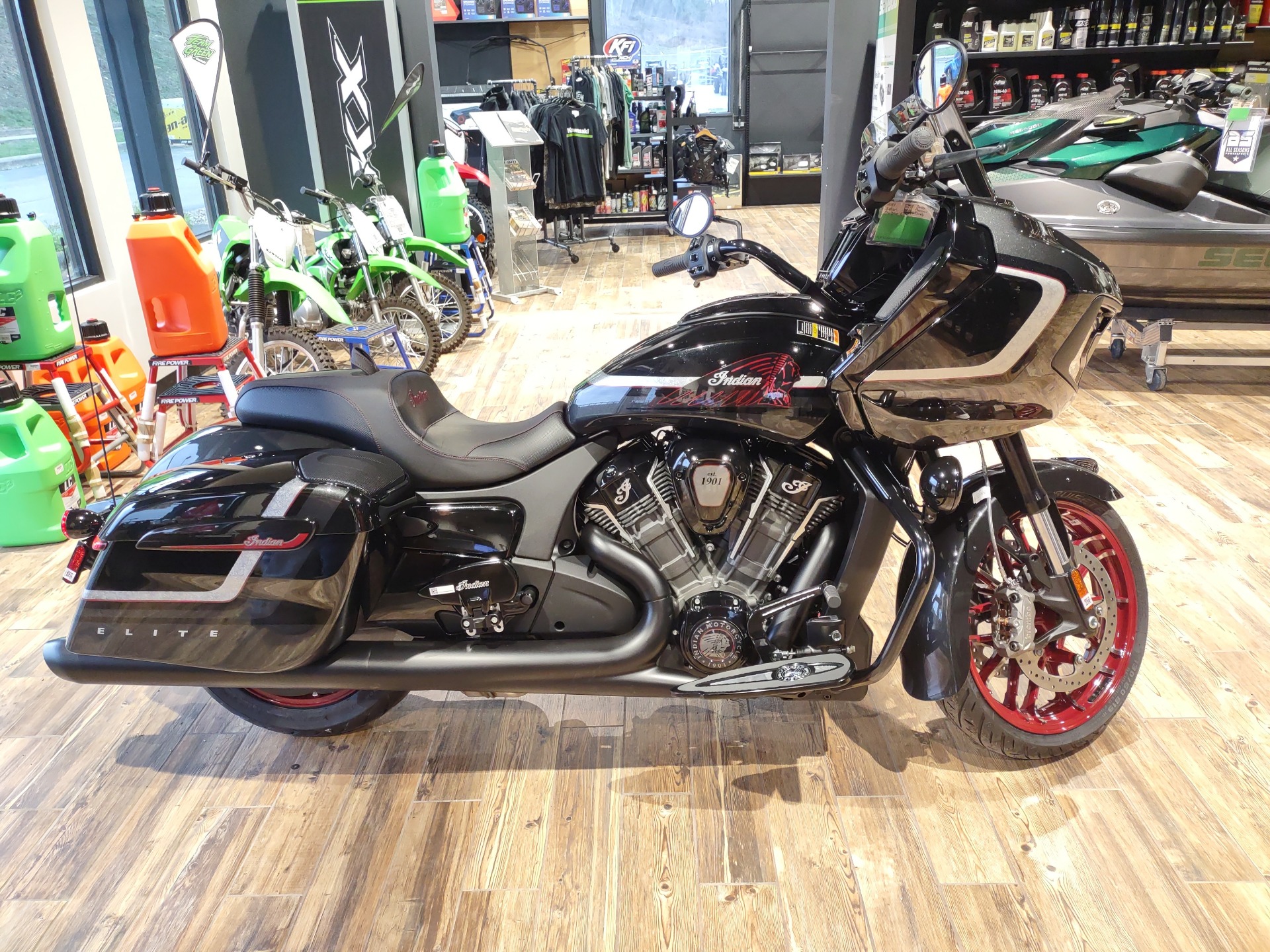 2024 Indian Motorcycle Challenger® Elite in Barboursville, West Virginia - Photo 1