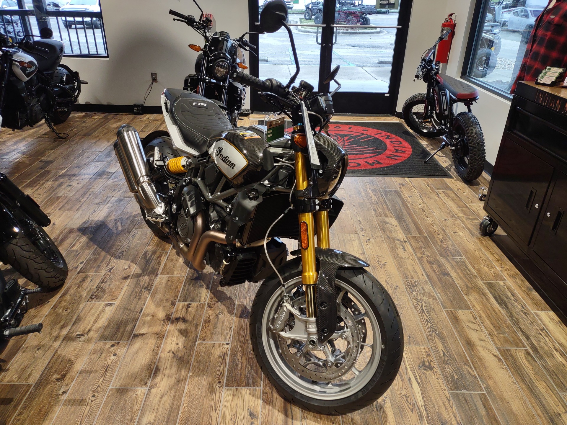 2023 Indian Motorcycle FTR R Carbon in Barboursville, West Virginia - Photo 3