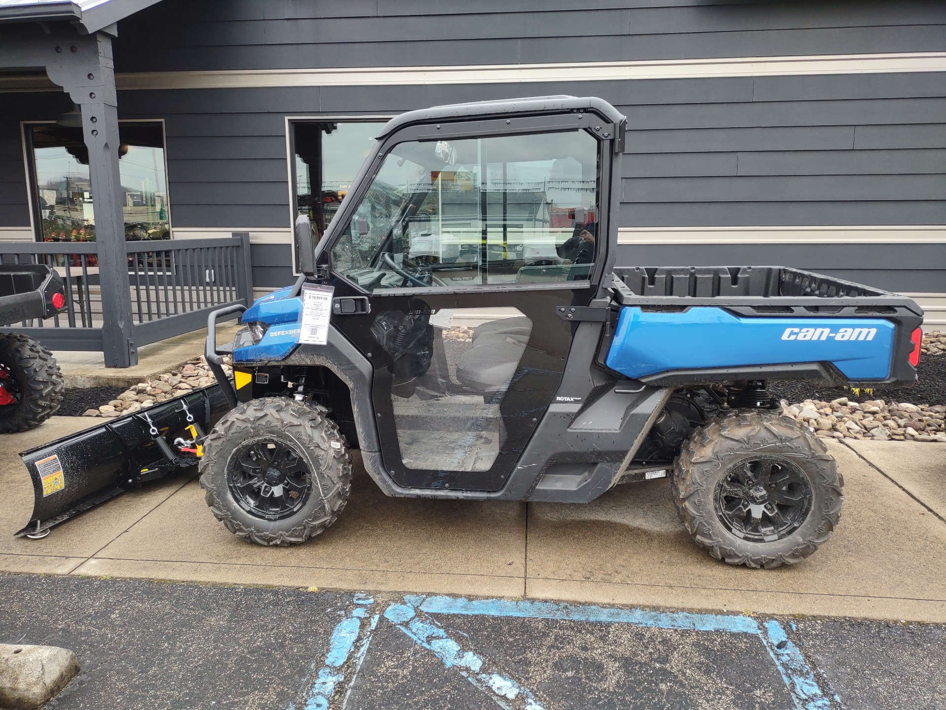 2023 Can-Am Defender XT HD9 in Barboursville, West Virginia - Photo 1
