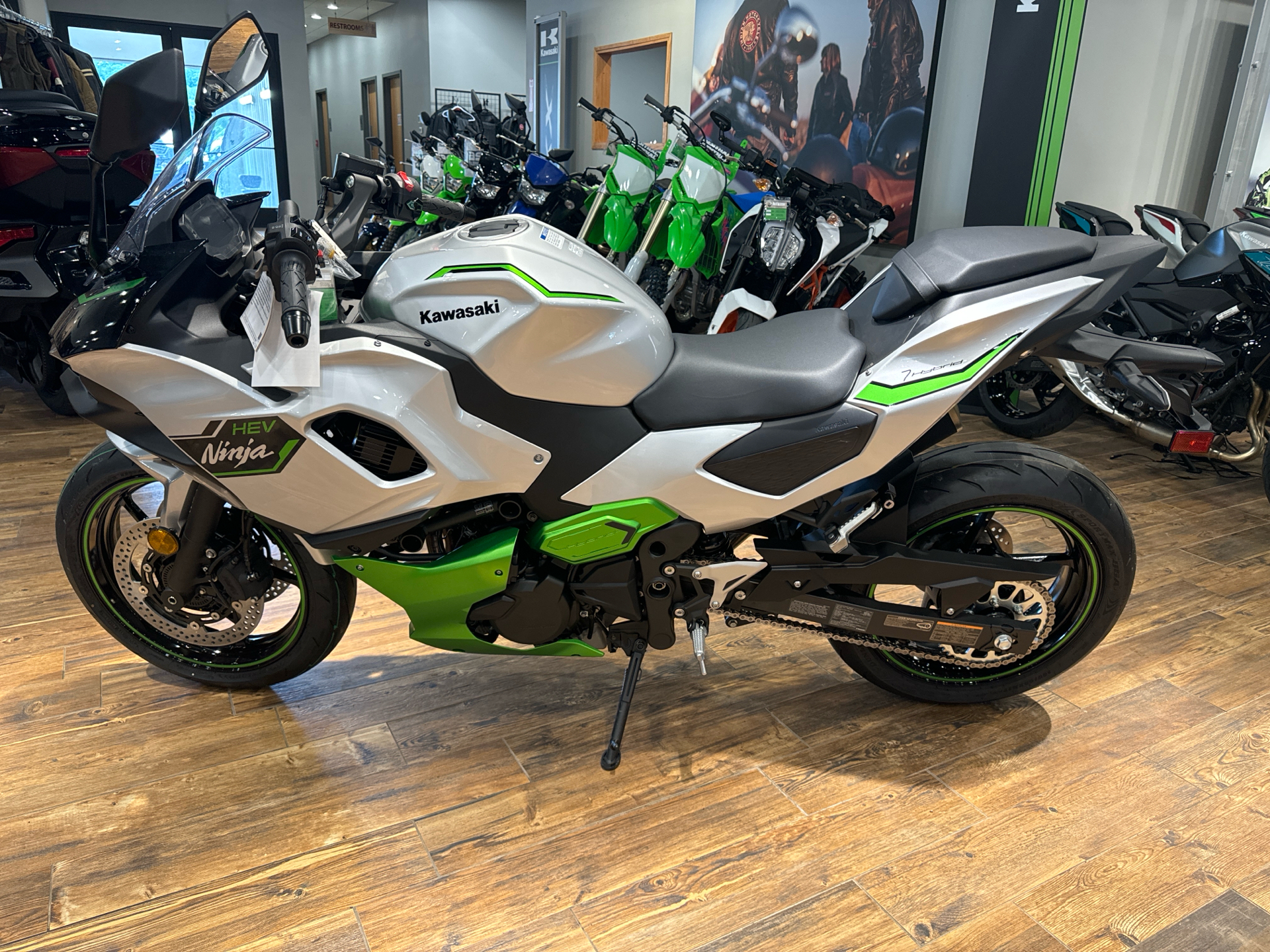 2024 Kawasaki Ninja 7 Hybrid ABS in Mineral Wells, West Virginia - Photo 2