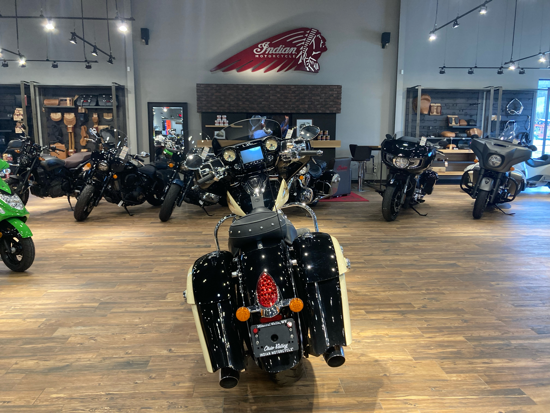 2019 Indian Chieftain® Classic ABS in Mineral Wells, West Virginia - Photo 4