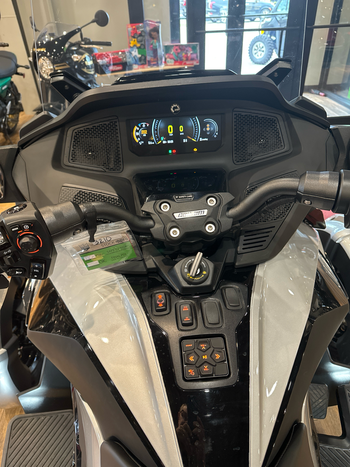 2023 Can-Am Spyder RT in Mineral Wells, West Virginia - Photo 5