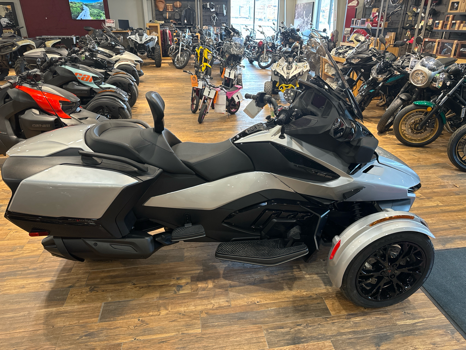 2023 Can-Am Spyder RT in Mineral Wells, West Virginia - Photo 6