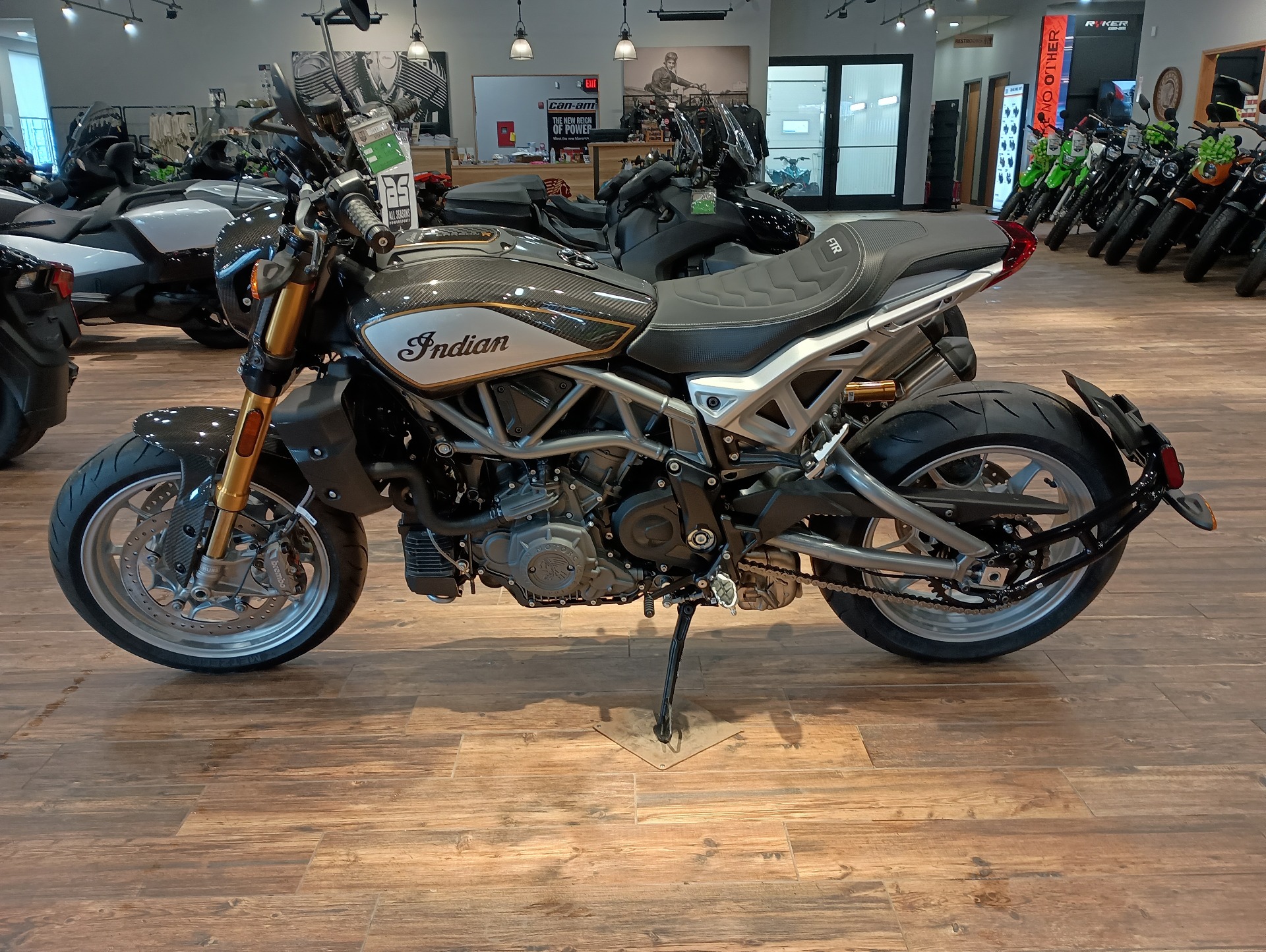 2023 Indian Motorcycle FTR R Carbon in Mineral Wells, West Virginia - Photo 2