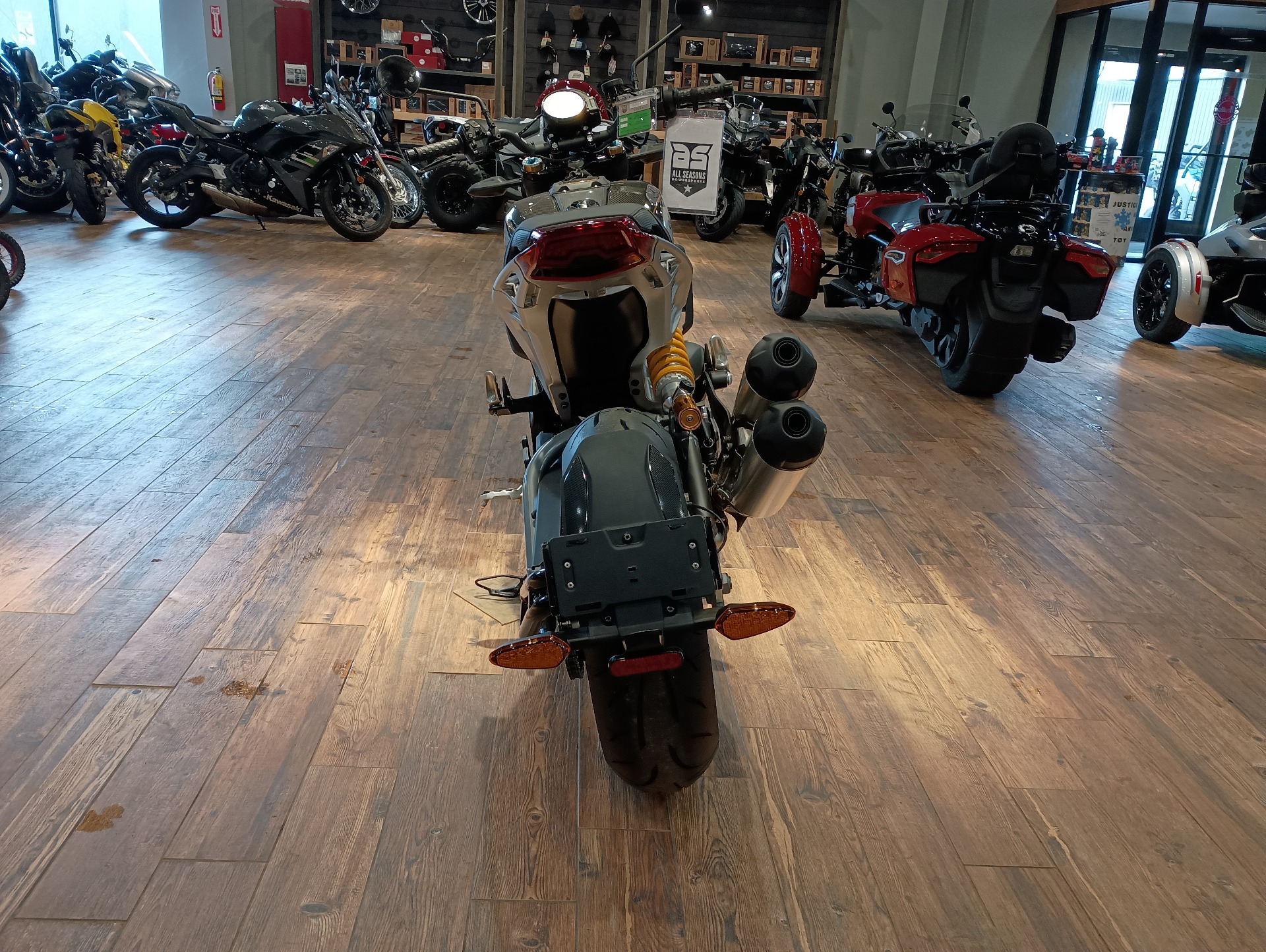 2023 Indian Motorcycle FTR R Carbon in Mineral Wells, West Virginia - Photo 4