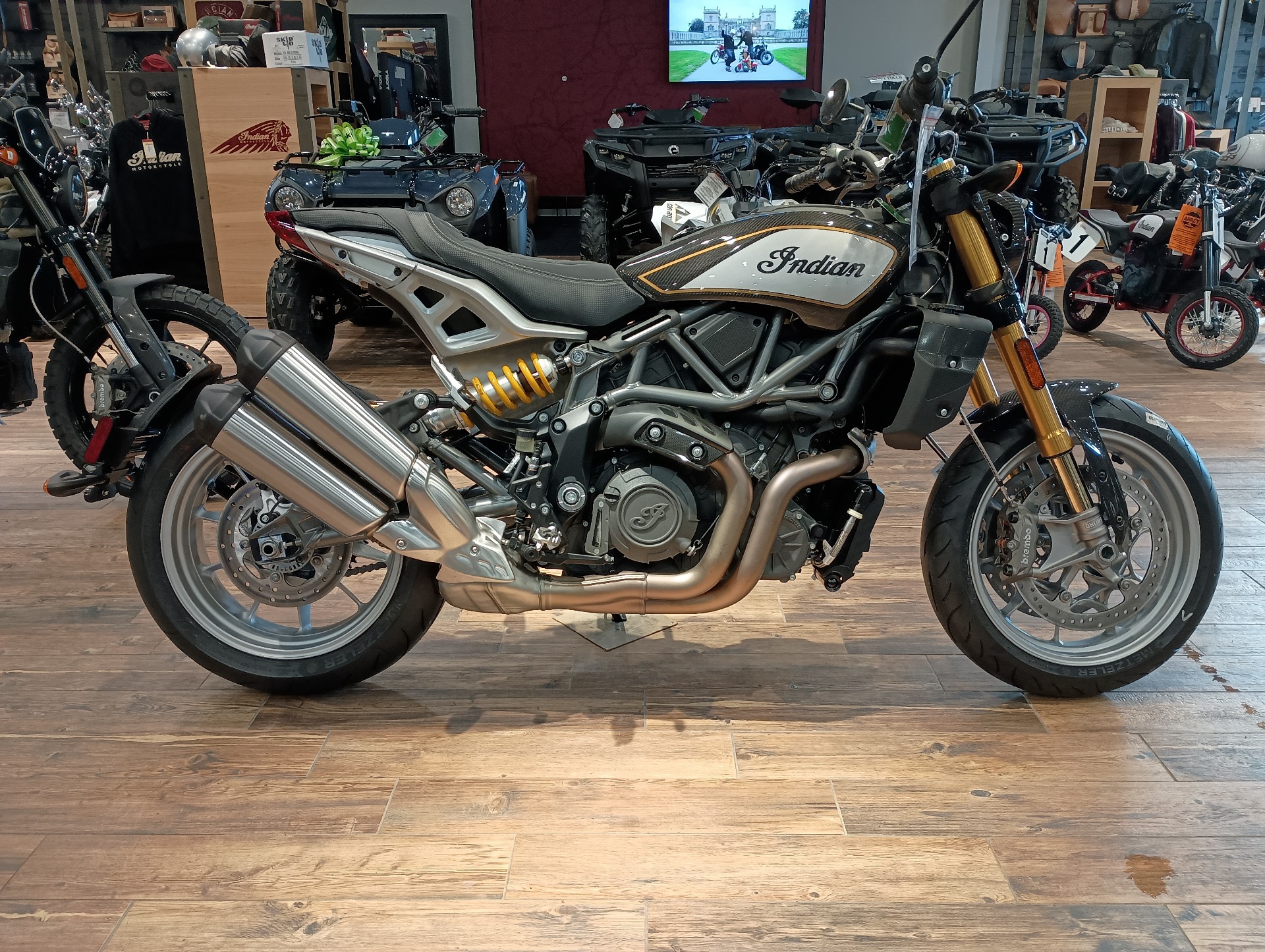 2023 Indian Motorcycle FTR R Carbon in Mineral Wells, West Virginia - Photo 6