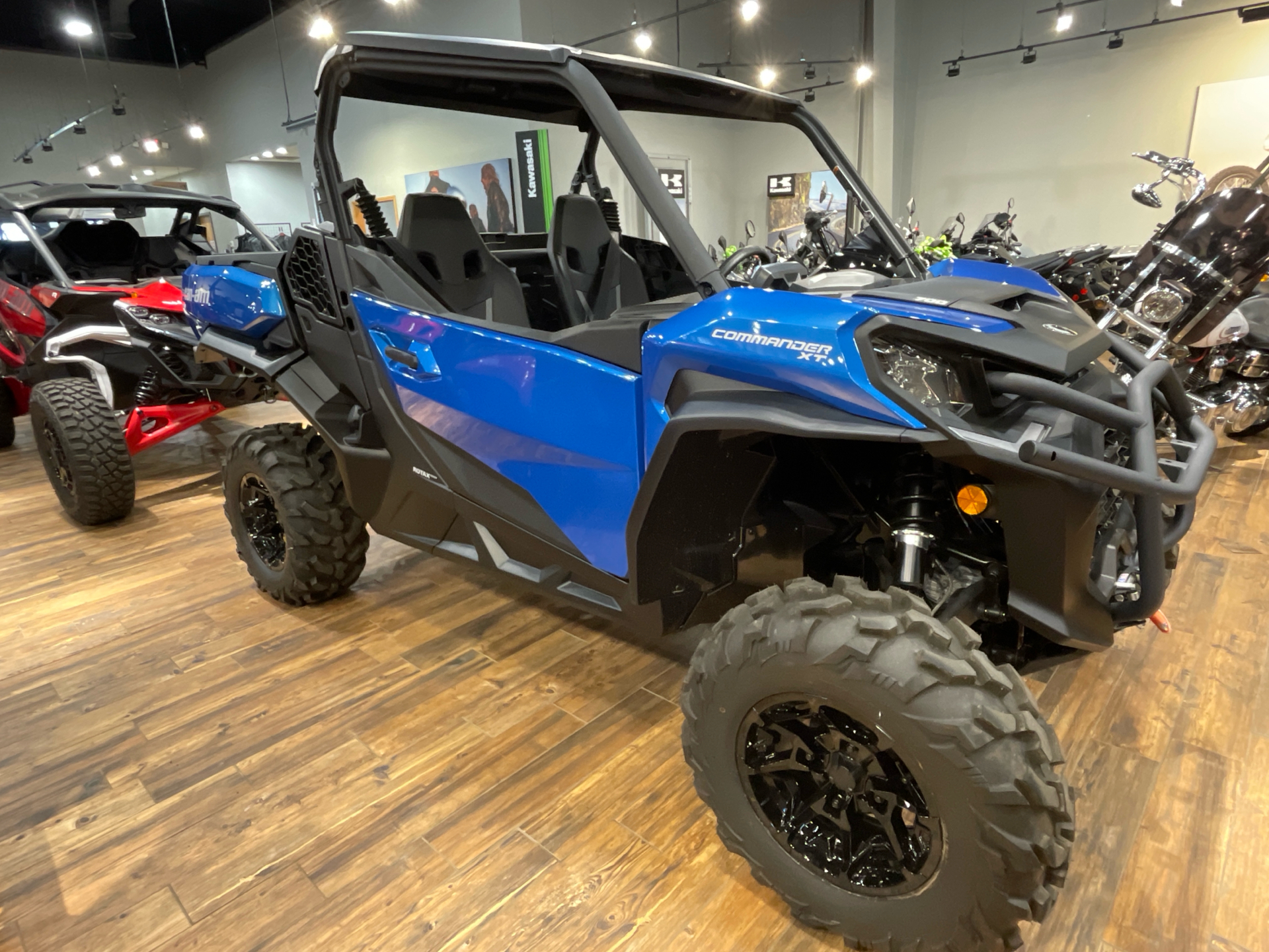 2023 Can-Am Commander XT 700 in Mineral Wells, West Virginia - Photo 1