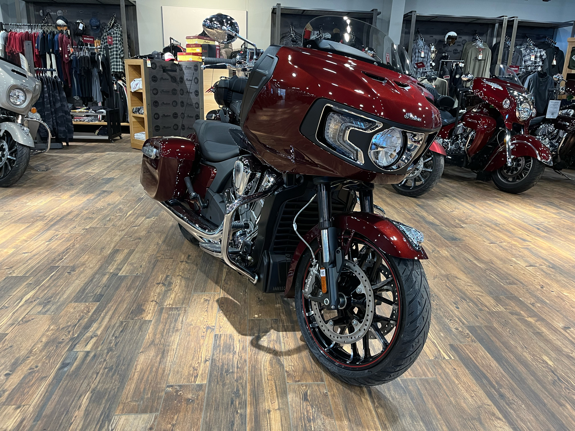 2023 Indian Motorcycle Challenger® Limited in Mineral Wells, West Virginia - Photo 2