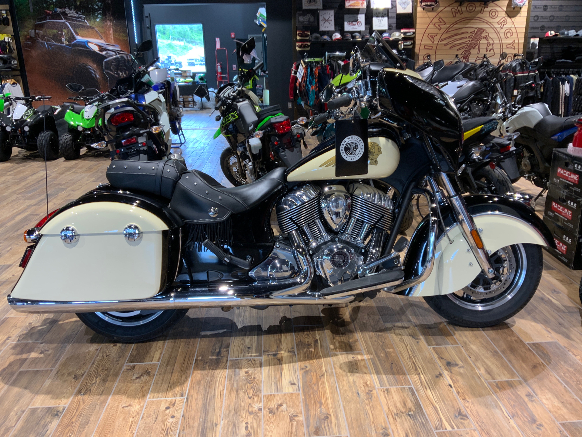 2019 Indian Motorcycle Chieftain® Classic ABS in Mineral Wells, West Virginia - Photo 1