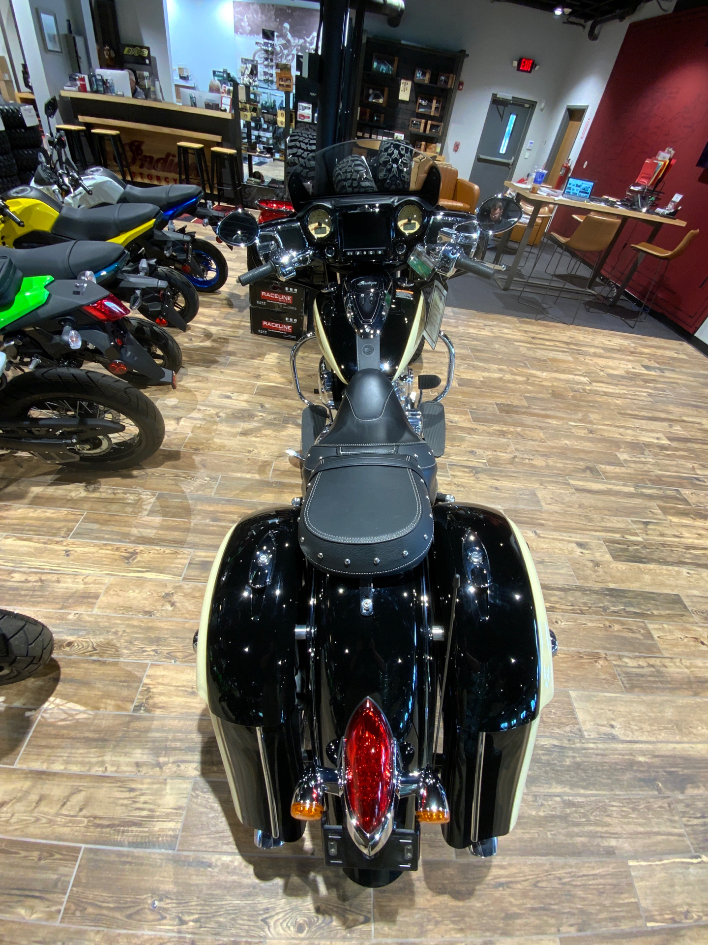2019 Indian Motorcycle Chieftain® Classic ABS in Mineral Wells, West Virginia - Photo 4