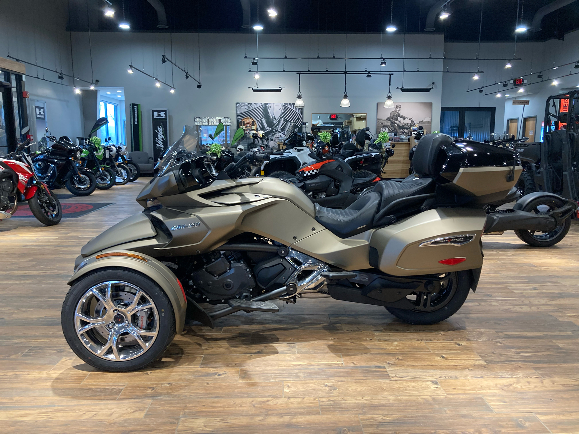 2021 Can-Am Spyder F3 Limited in Mineral Wells, West Virginia - Photo 8