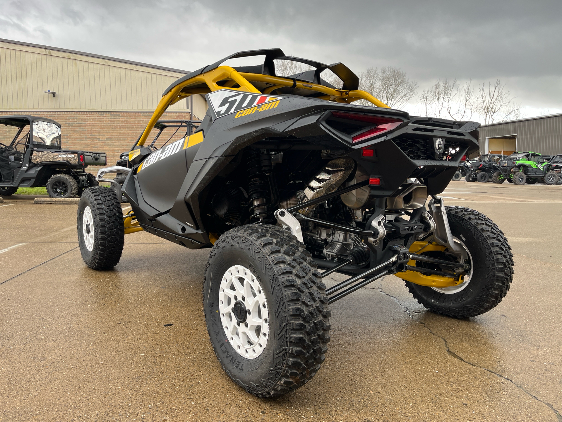 2024 Can-Am Maverick R X RS in Mineral Wells, West Virginia - Photo 9