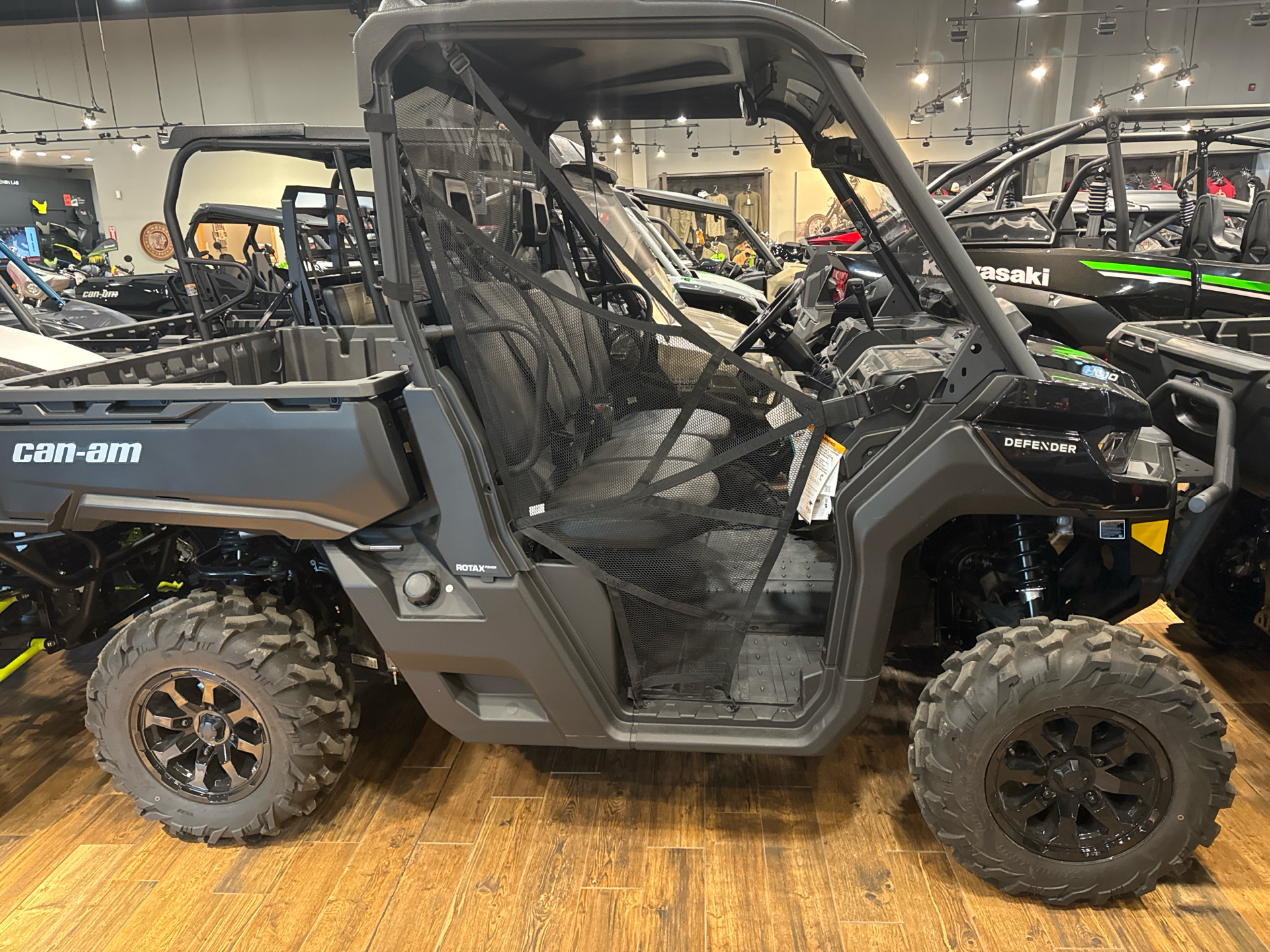 2023 Can-Am Defender DPS HD10 in Mineral Wells, West Virginia - Photo 2