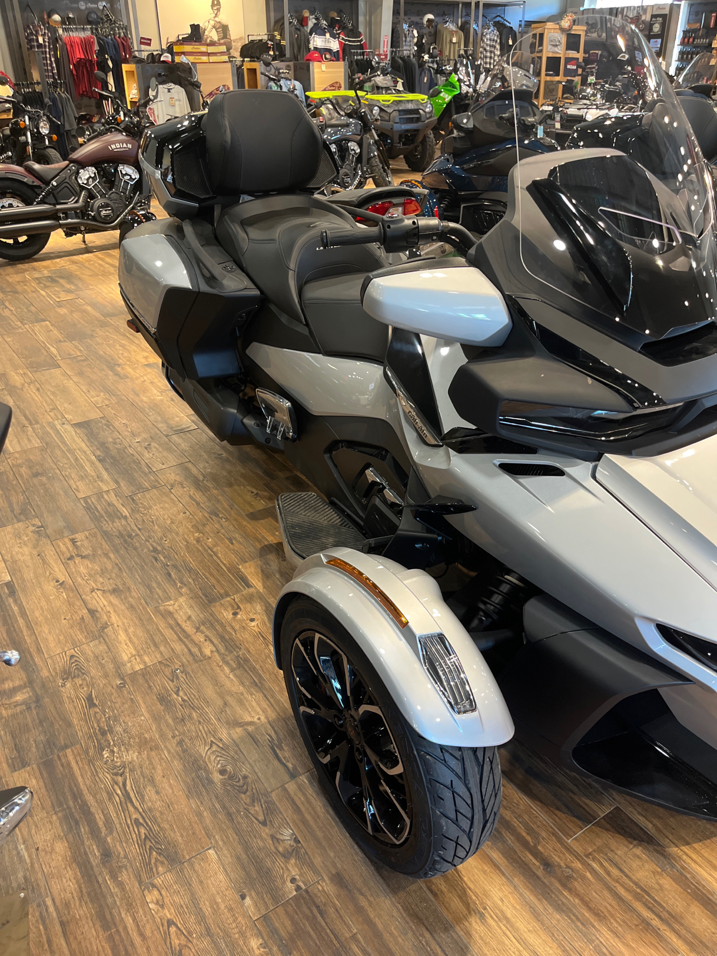 2022 Can-Am Spyder RT Limited in Mineral Wells, West Virginia - Photo 2