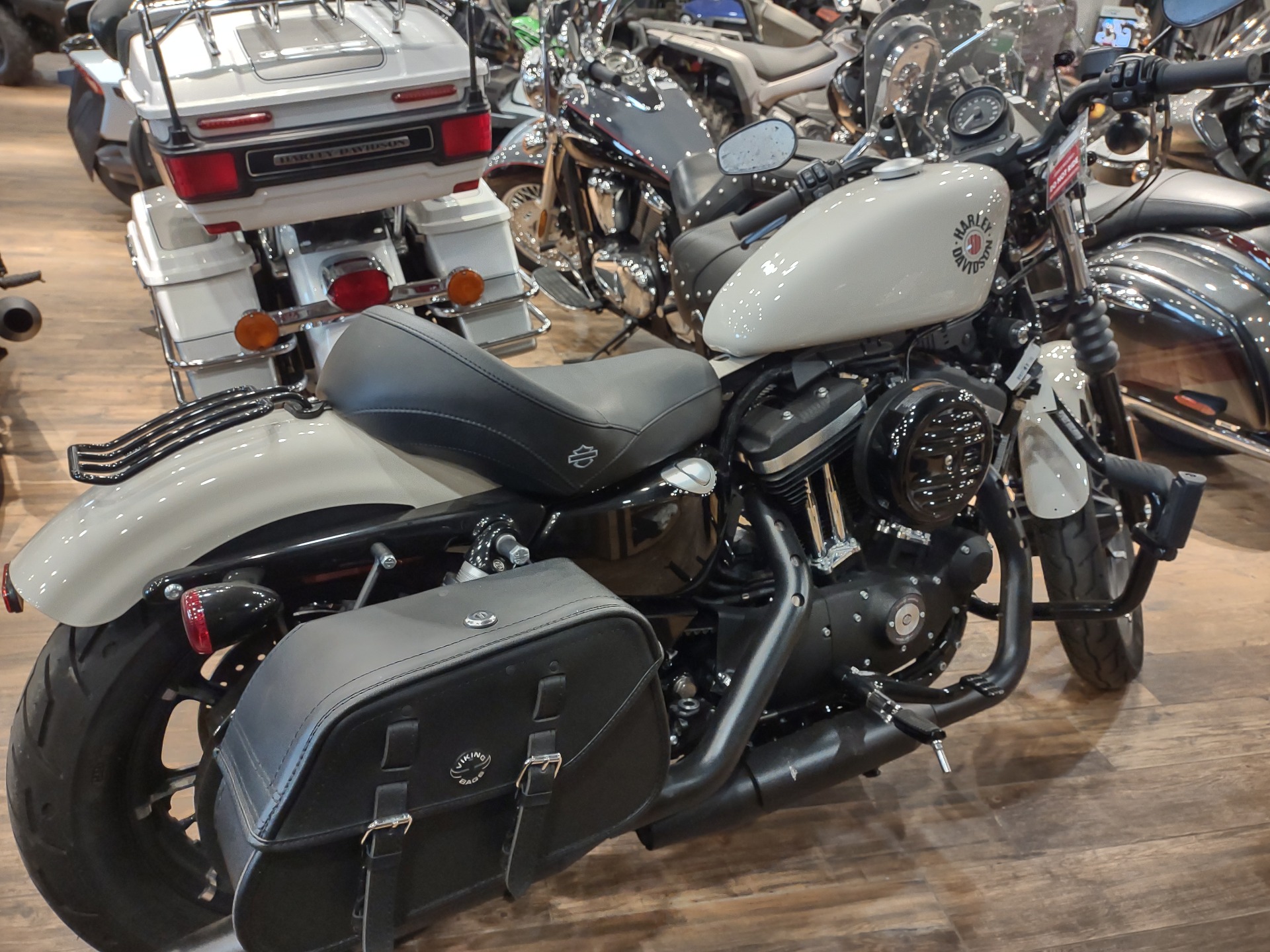 2022 Harley-Davidson Iron 883™ in Mineral Wells, West Virginia - Photo 2