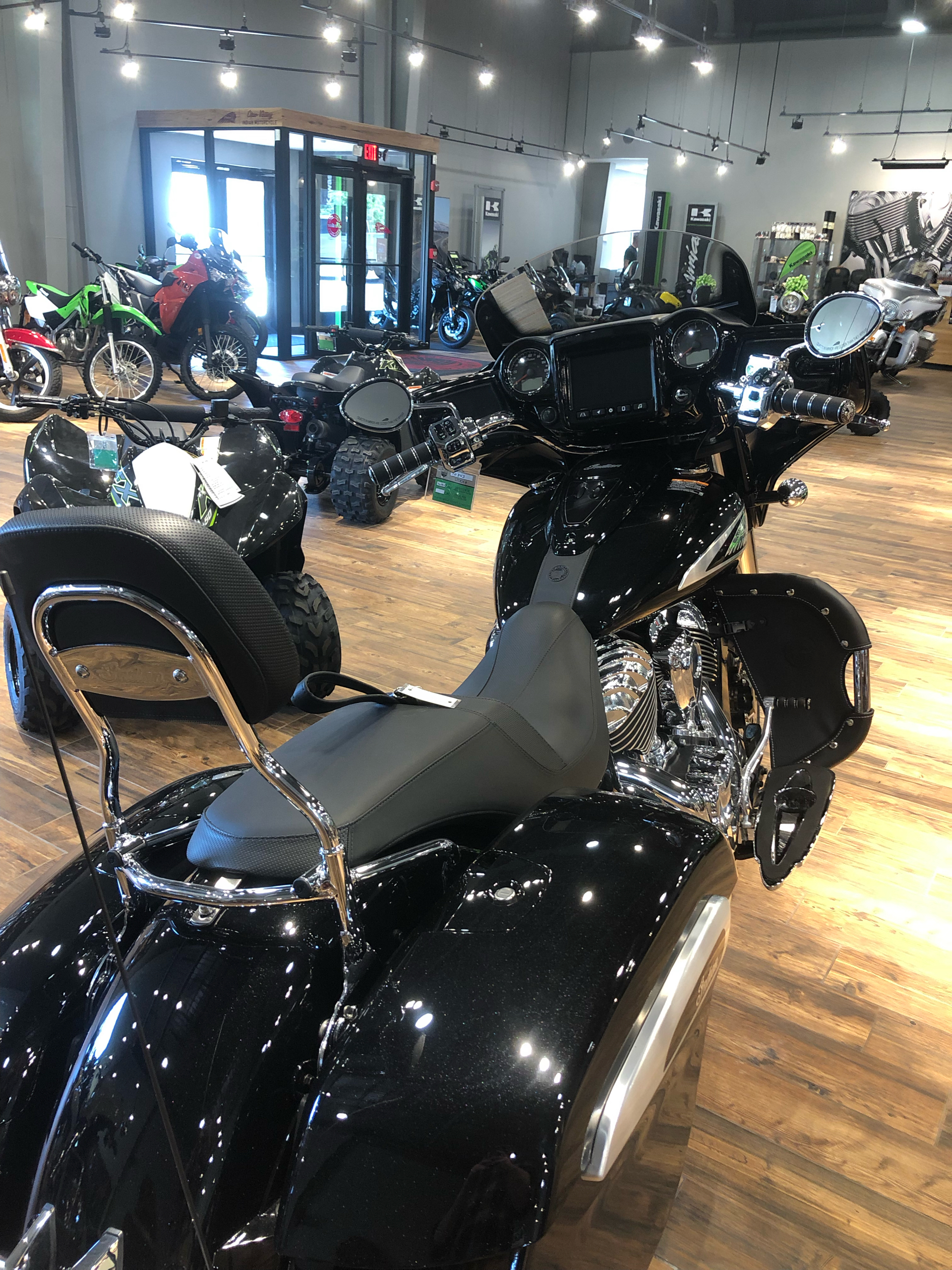 2021 Indian Chieftain® Limited in Mineral Wells, West Virginia - Photo 5