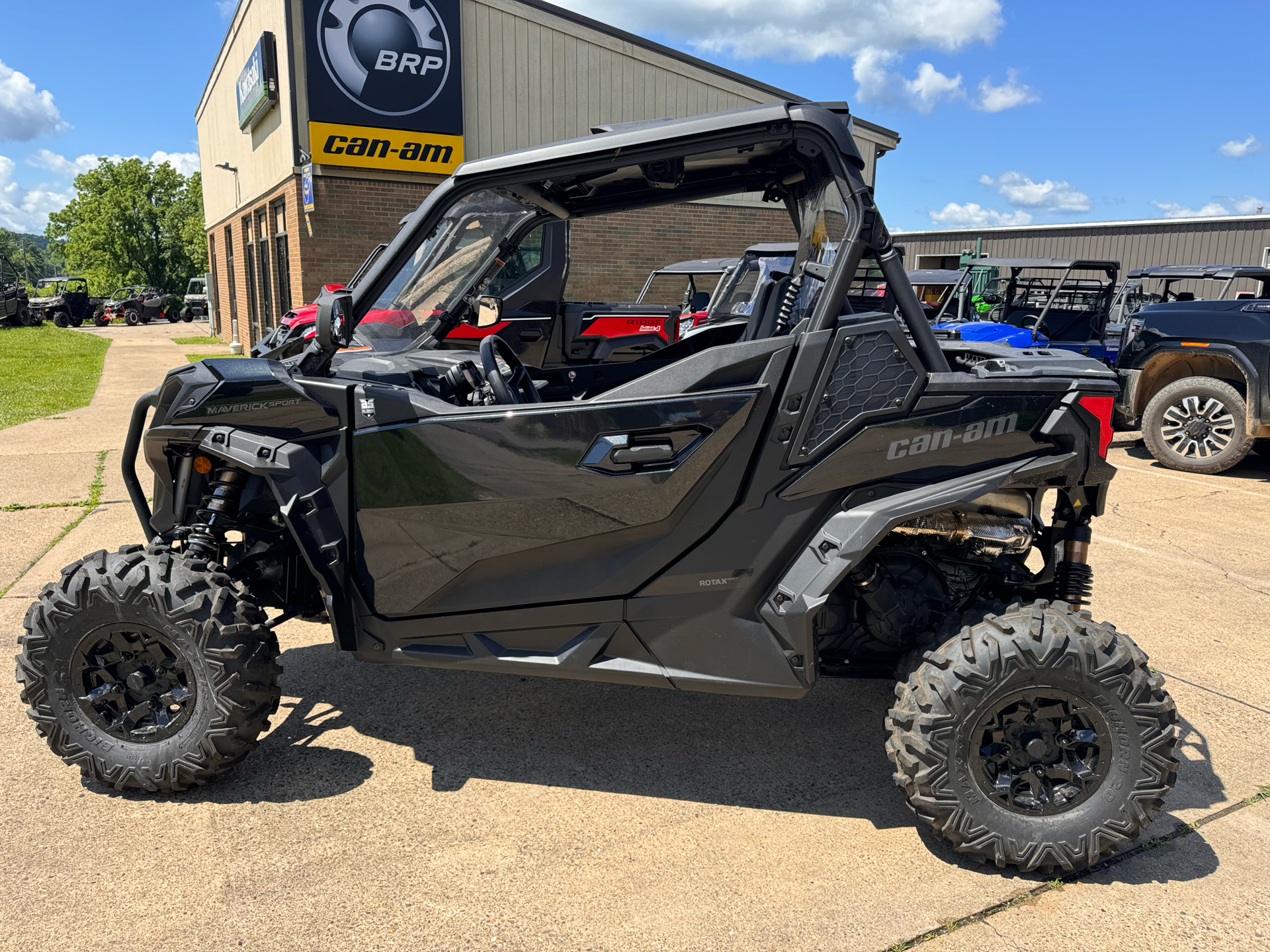 2023 Can-Am Maverick Sport DPS in Mineral Wells, West Virginia - Photo 1