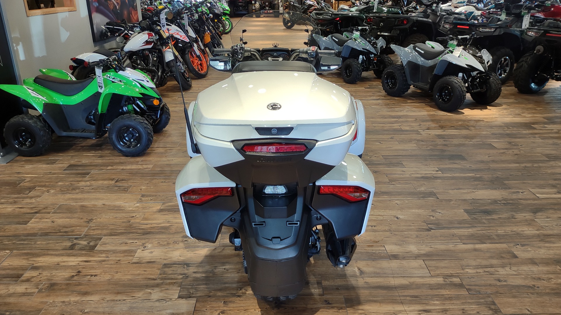 2017 Can-Am Spyder F3 Limited in Mineral Wells, West Virginia - Photo 3