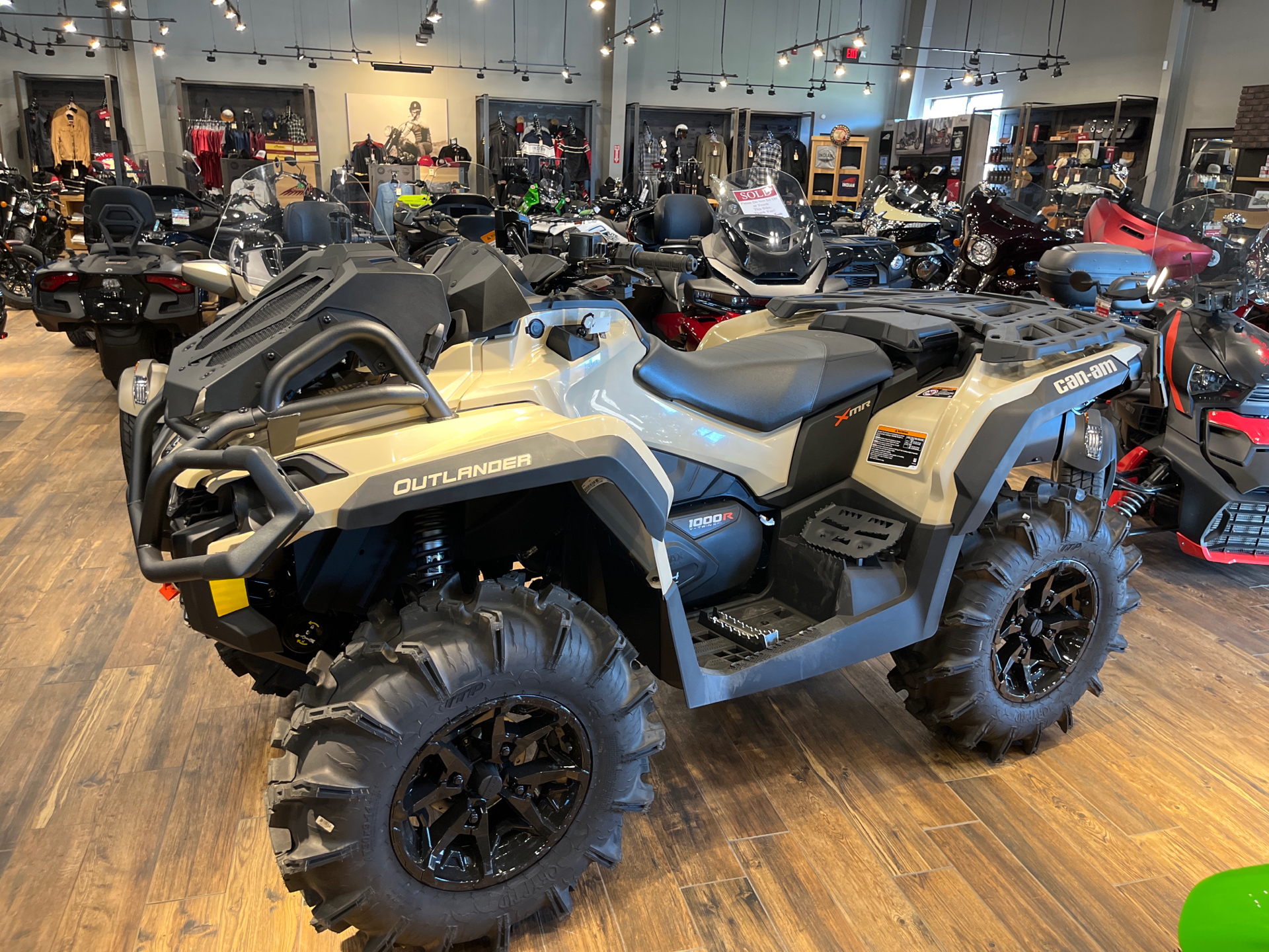 2022 Can-Am Outlander X MR 1000R in Mineral Wells, West Virginia - Photo 1