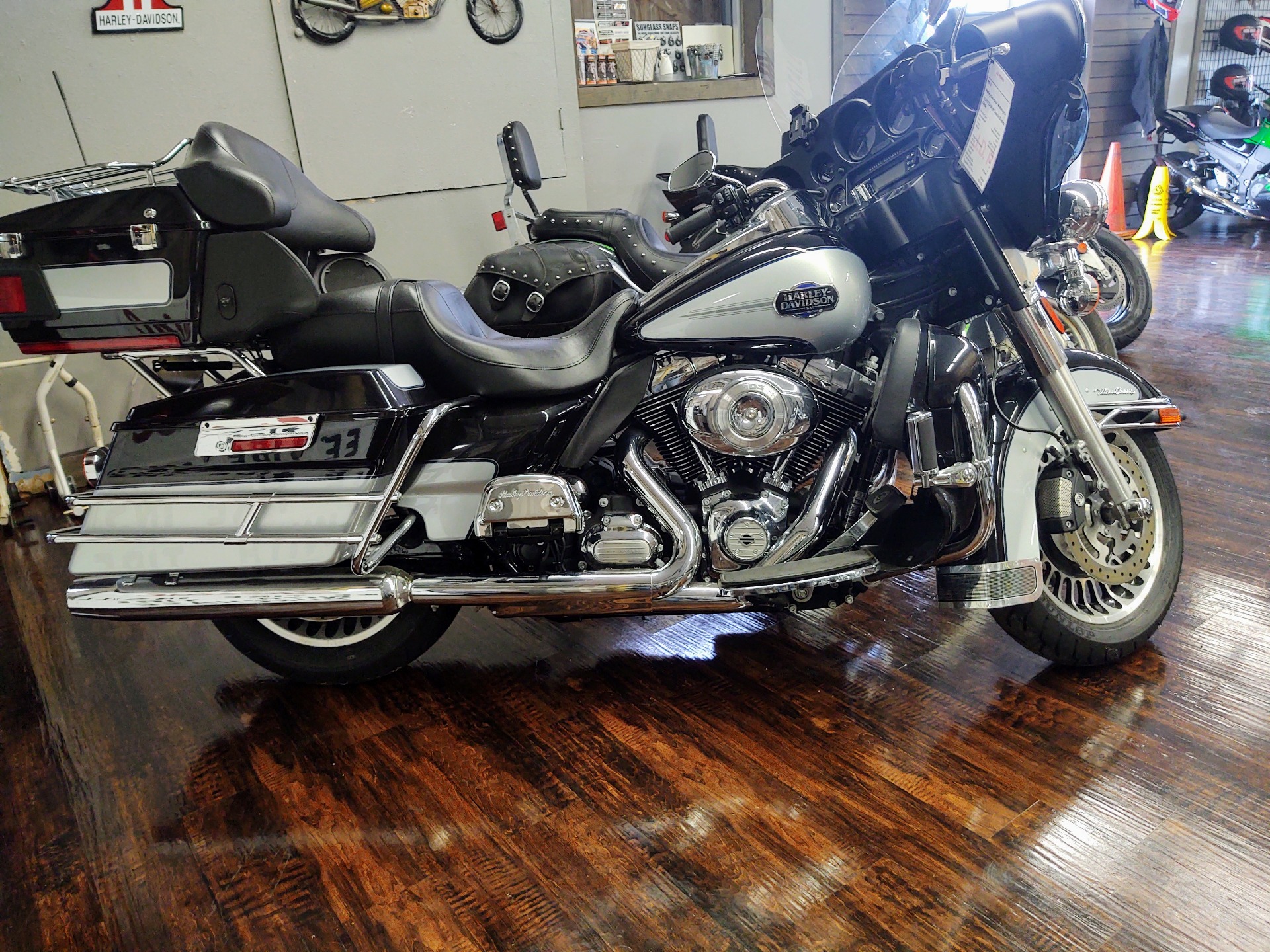 2013 Harley-Davidson Ultra Classic® Electra Glide® in Pensacola, Florida - Photo 2