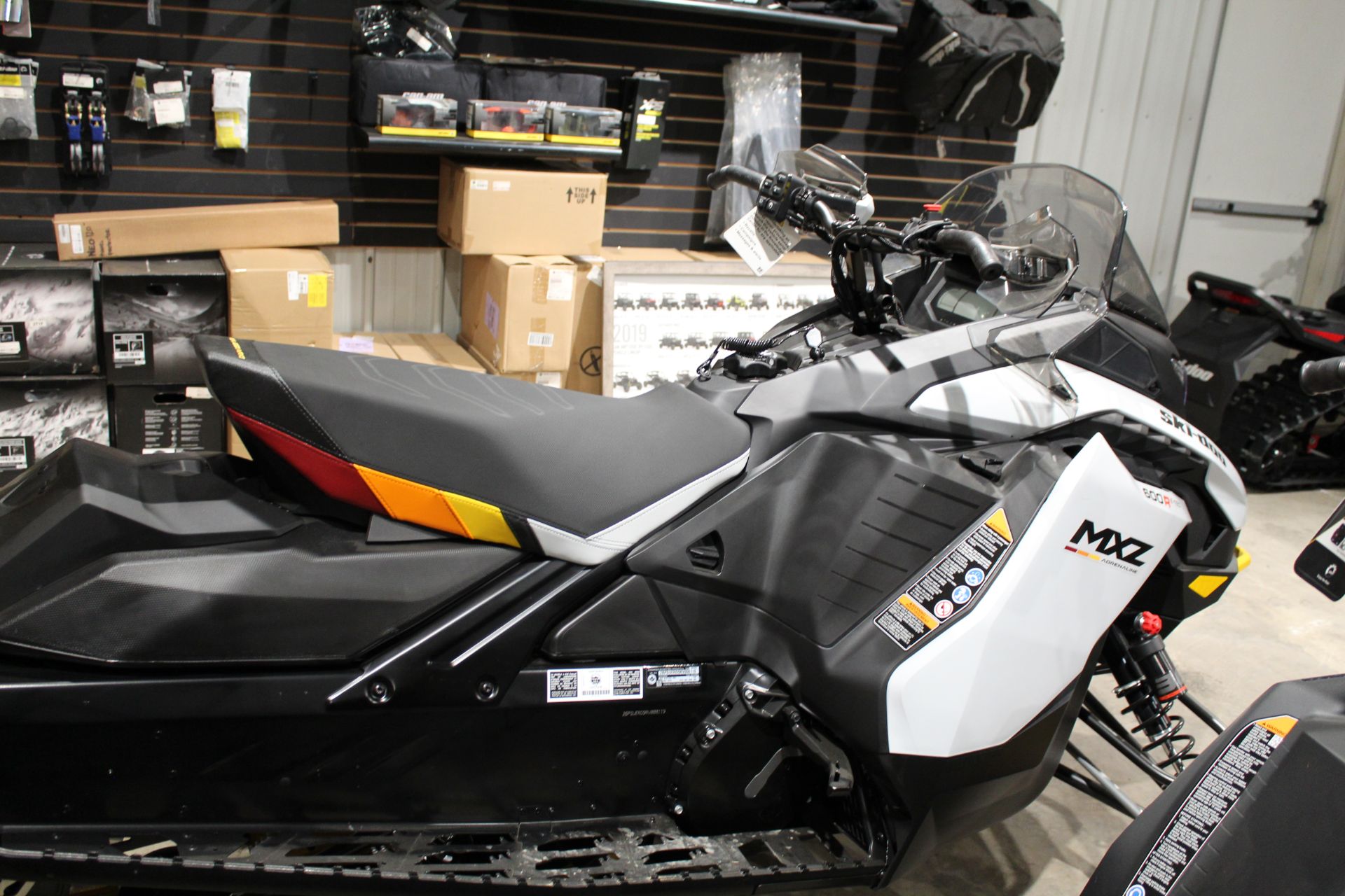 2024 Ski-Doo MXZ Adrenaline with Blizzard Package 137 600R E-TEC ES Ice Ripper XT 1.25 in Rockton, Pennsylvania - Photo 5