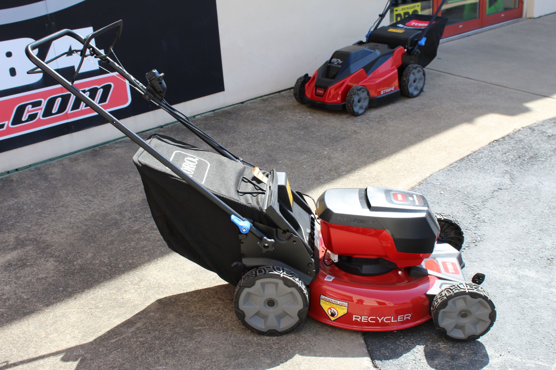 Toro Stripe 21 in. 60V Max Self-Propelled - 5.0Ah Battery/Charger Included in Clearfield, Pennsylvania - Photo 4