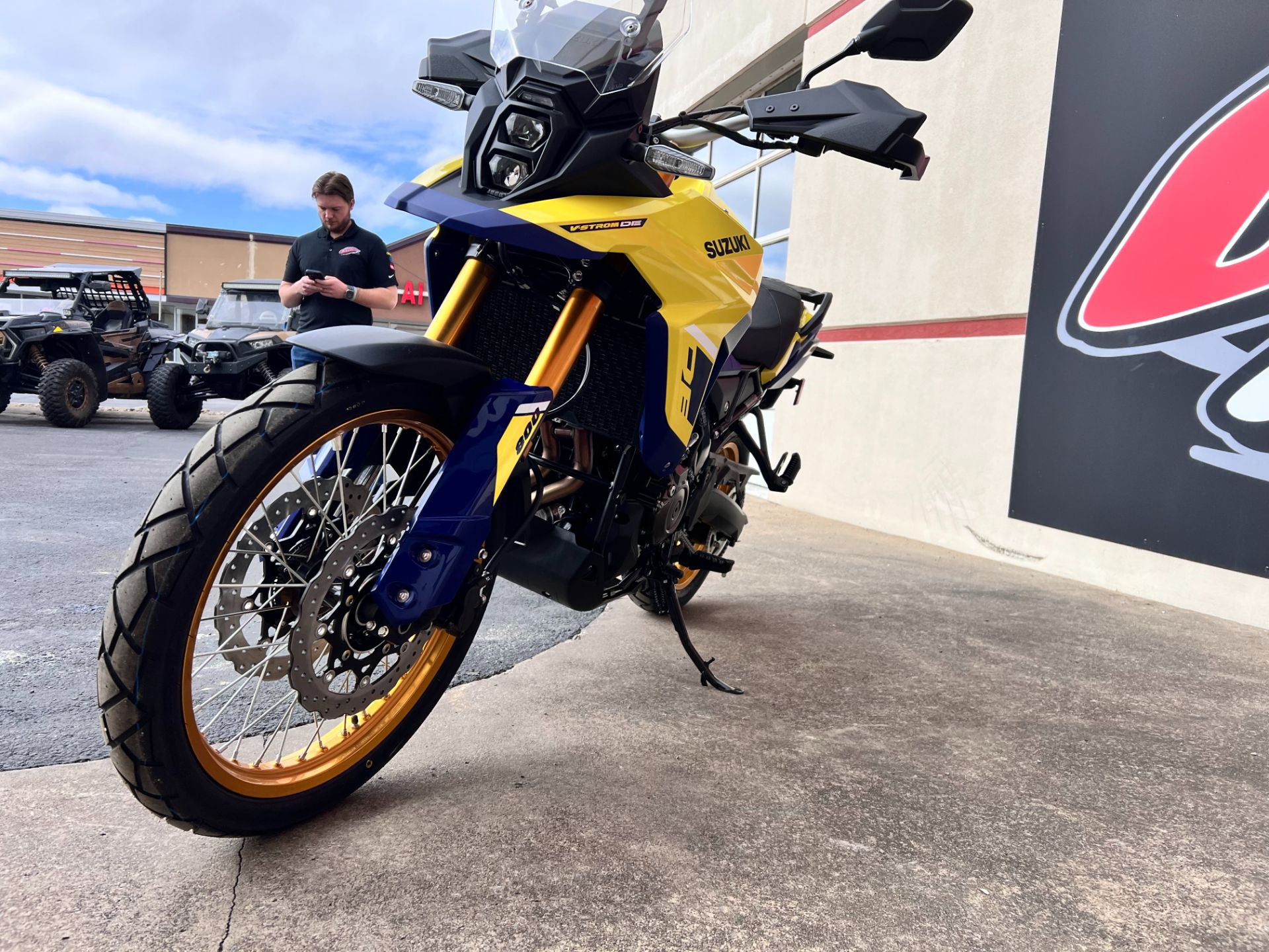 2024 Suzuki V-Strom 800DE in Clearfield, Pennsylvania - Photo 7