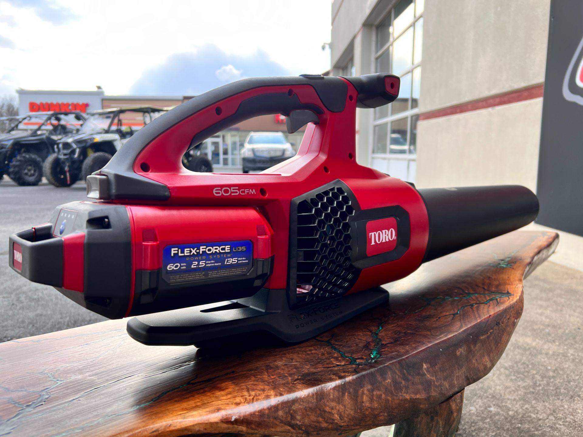 Toro 60V MAX 120 mph Brushless Leaf Blower w/ 2.5Ah Battery in Clearfield, Pennsylvania - Photo 7