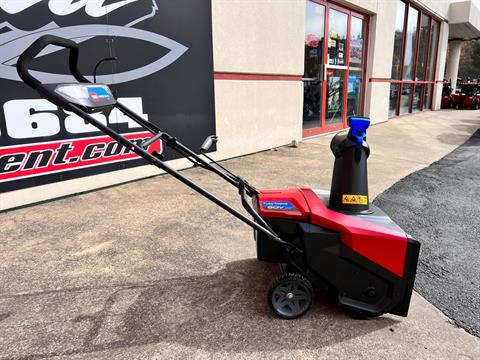 Toro 21 in. Power Clear e21 60V w/ (2) 6.0Ah Batteries & Charger in Clearfield, Pennsylvania - Photo 6