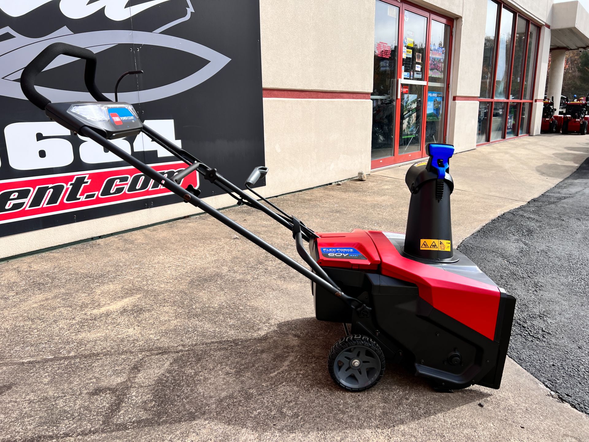 Toro 21 in. Power Clear e21 60V w/ (2) 6.0Ah Batteries & Charger in Clearfield, Pennsylvania - Photo 4