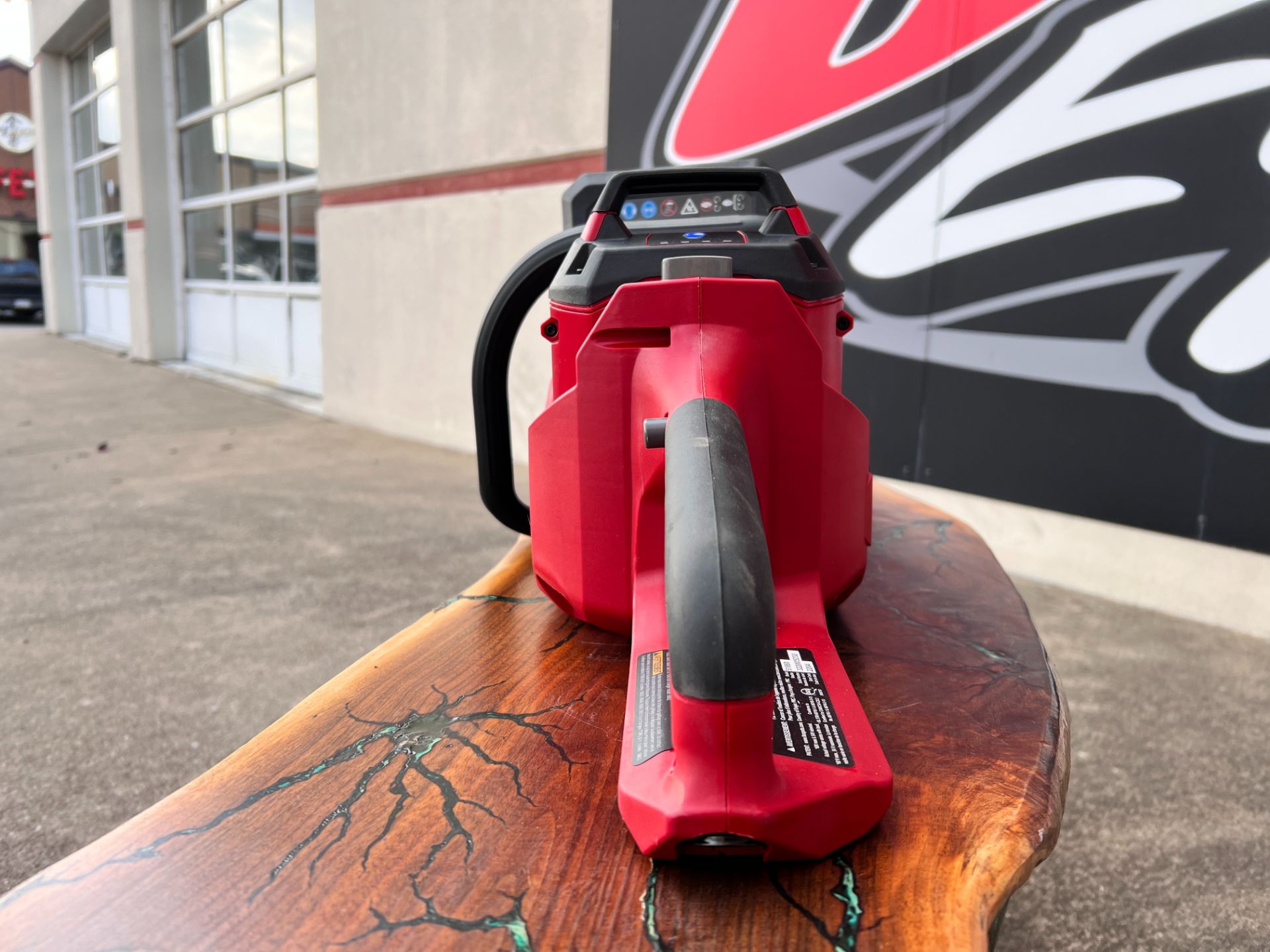 Toro 60V MAX 16 in. Brushless Chainsaw w/ 2.5Ah Battery in Clearfield, Pennsylvania - Photo 4